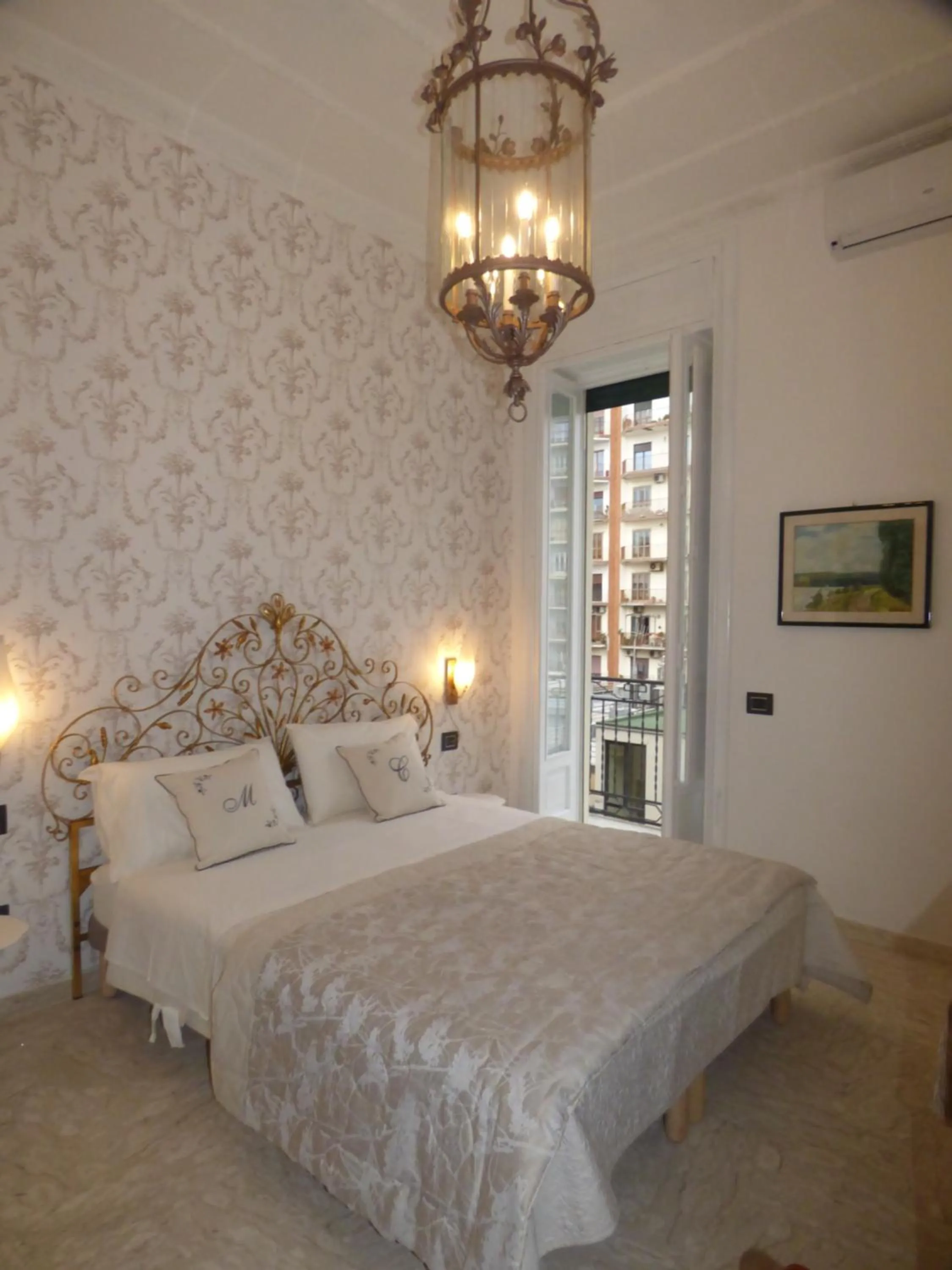 Photo of the whole room, Bed in Conte di Morelia