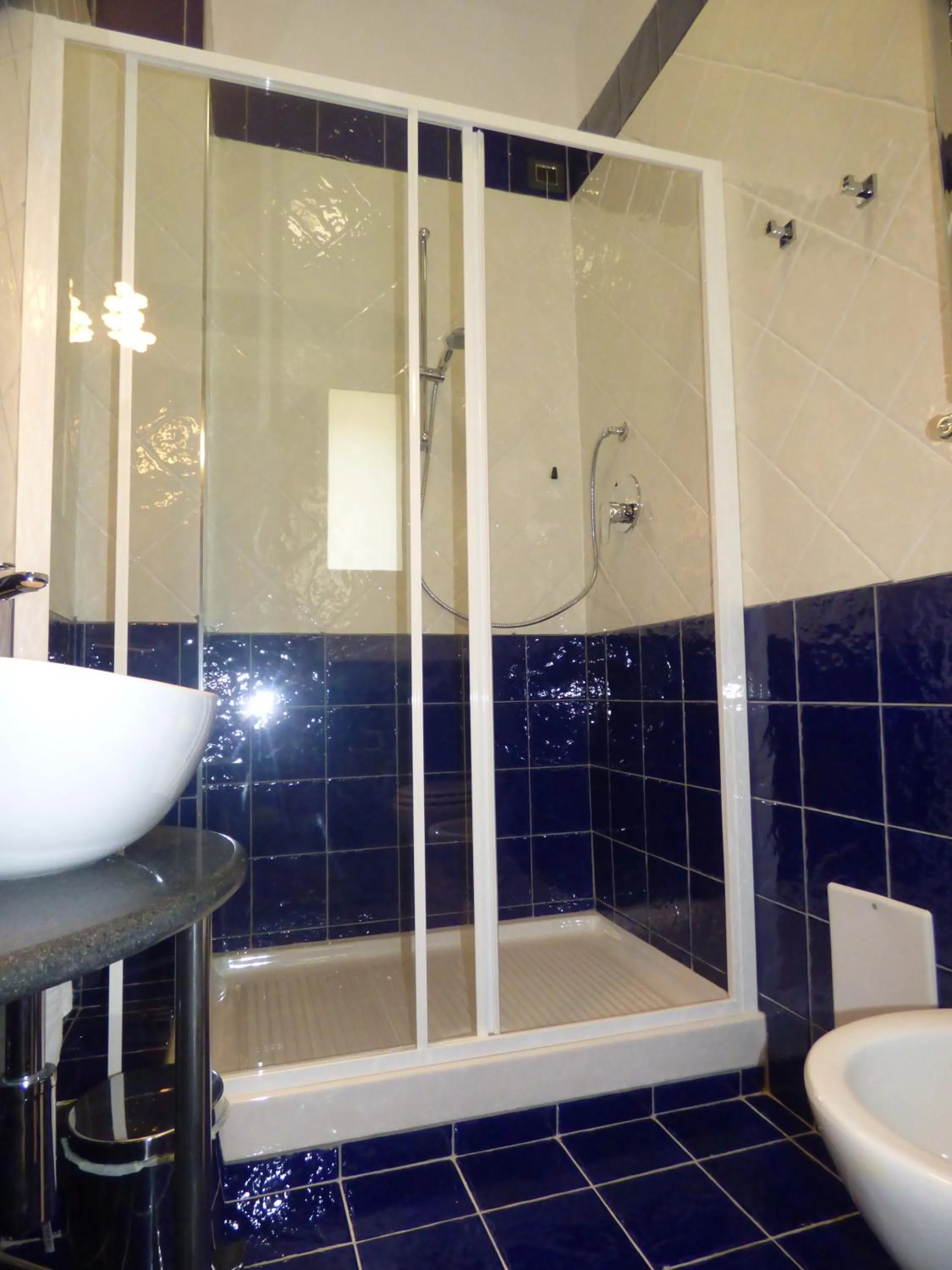 Photo of the whole room in Conte di Morelia