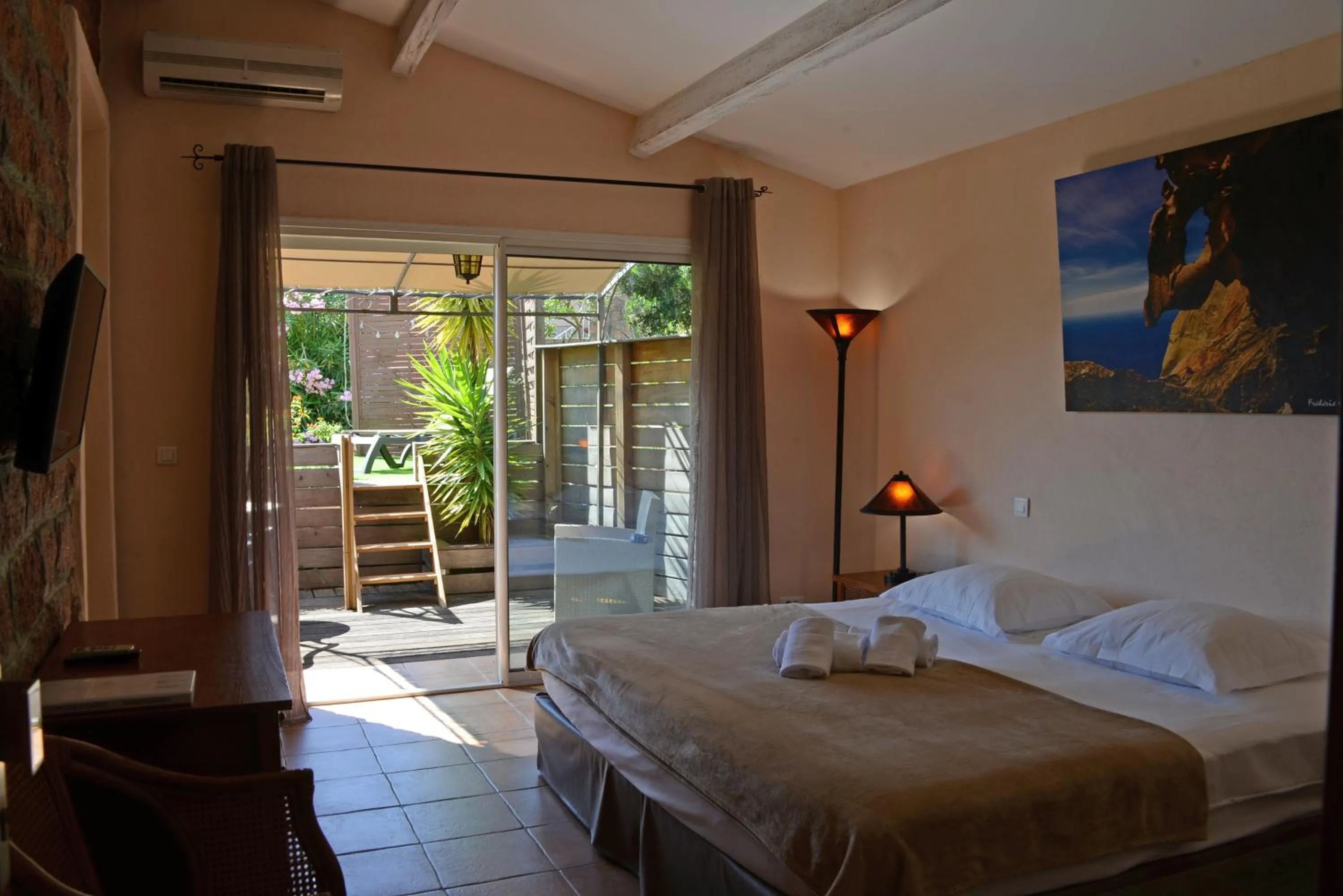 Photo of the whole room, Bed in Hôtel Bella Vista