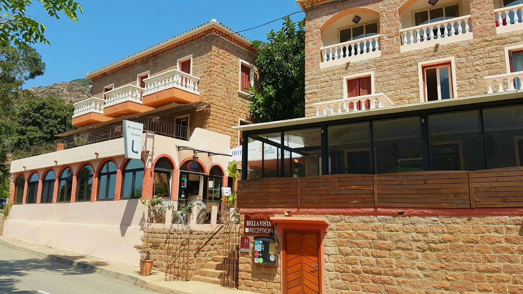 Facade/entrance in Hôtel Bella Vista