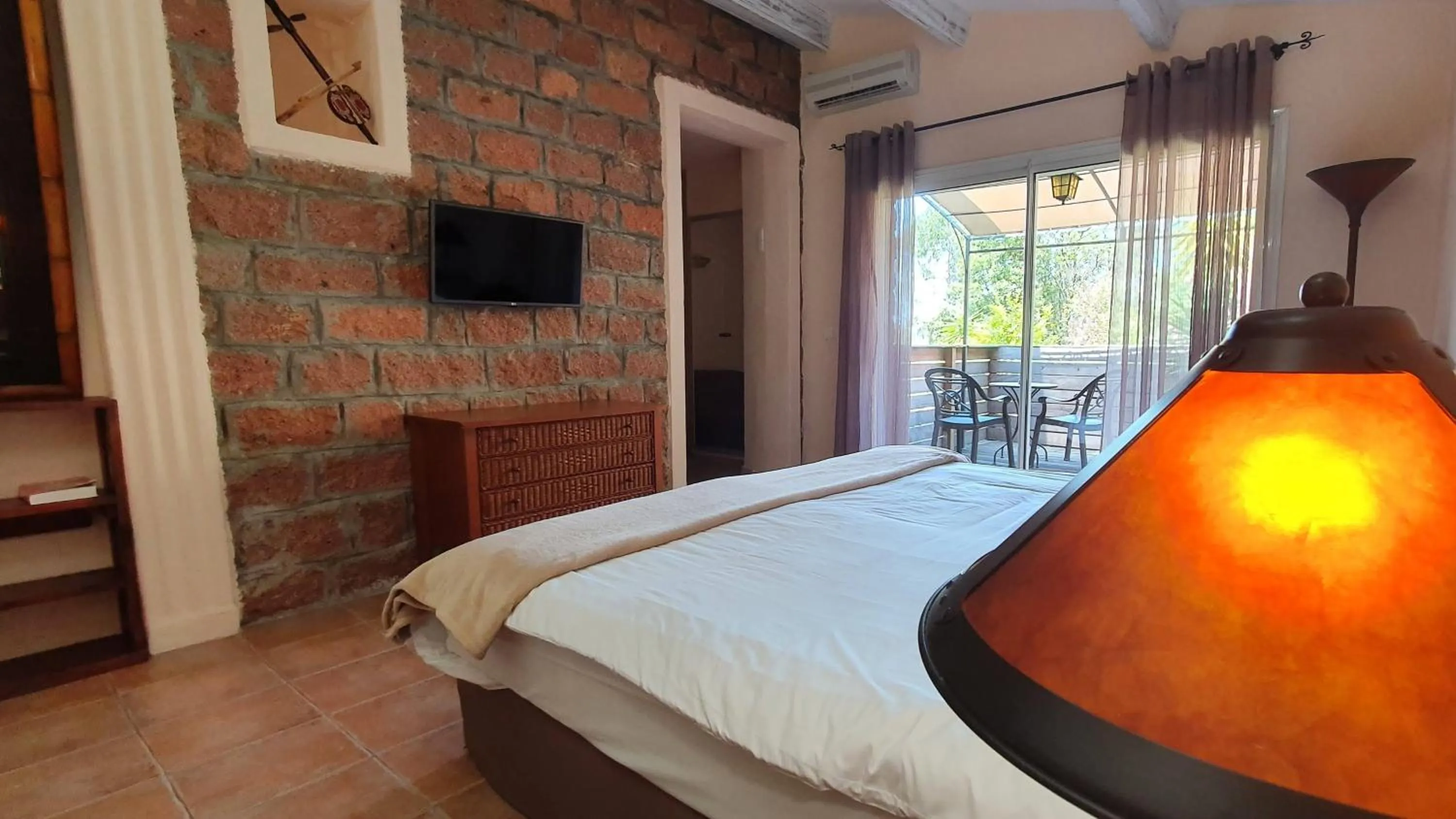 Photo of the whole room, Bed in Hôtel Bella Vista