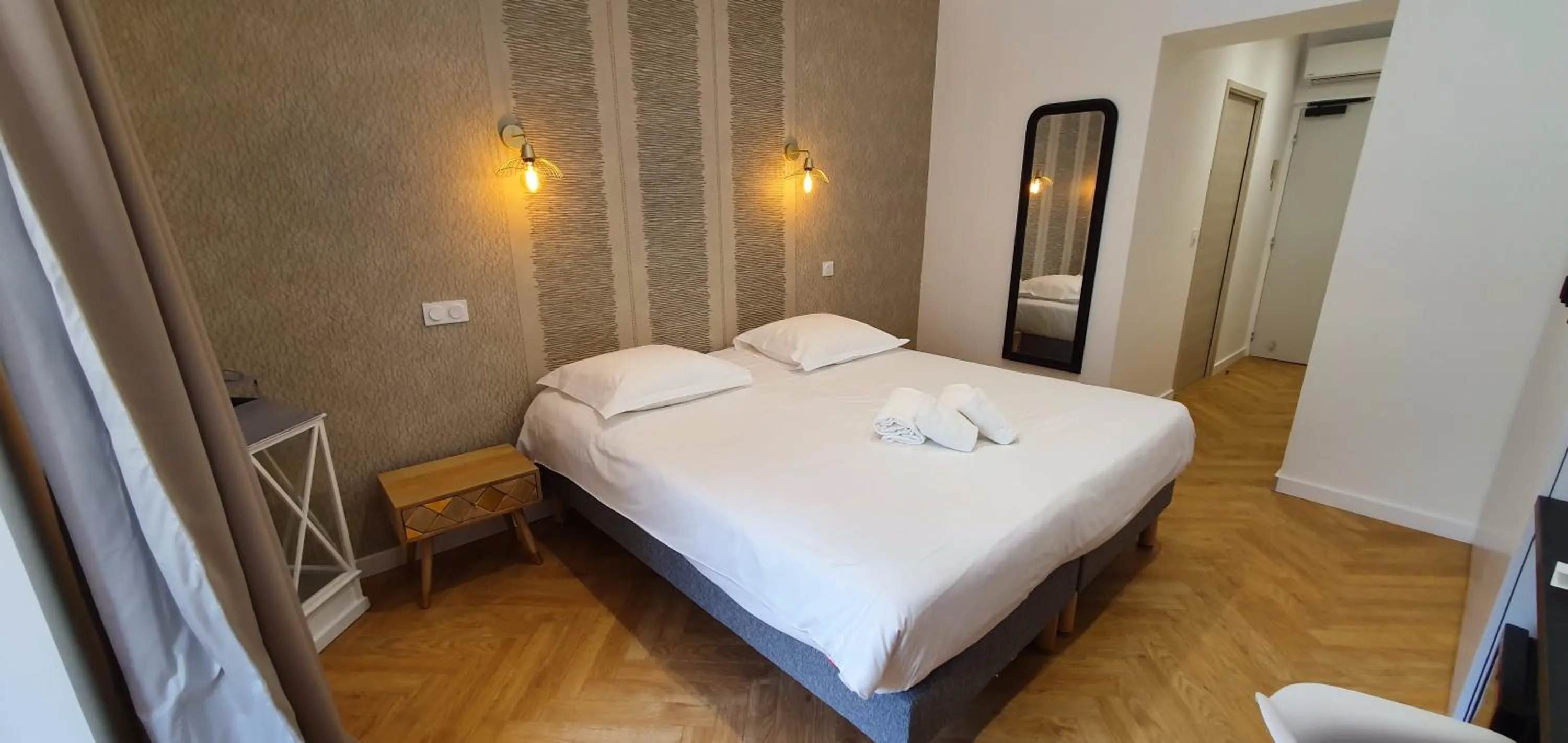 Bed in Hôtel Bella Vista