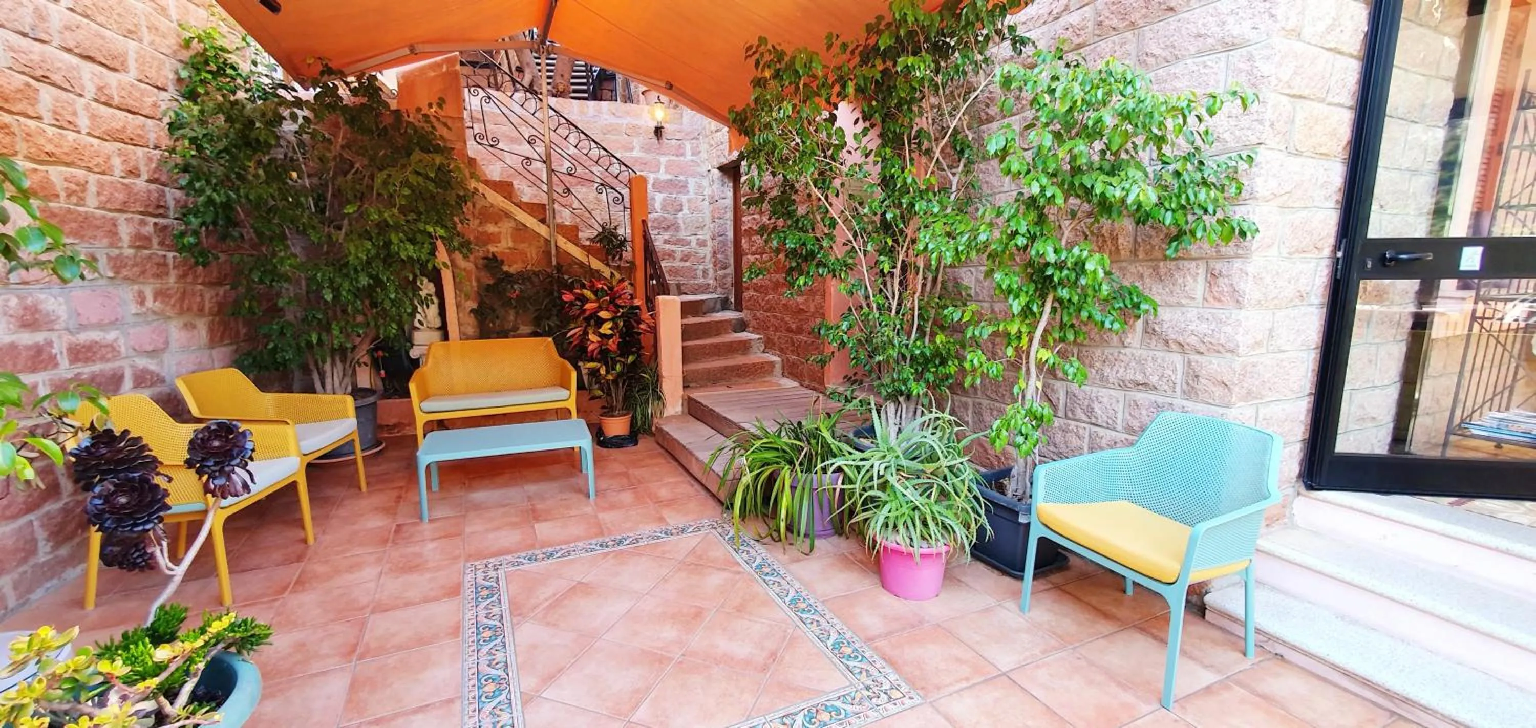 Patio in Hôtel Bella Vista