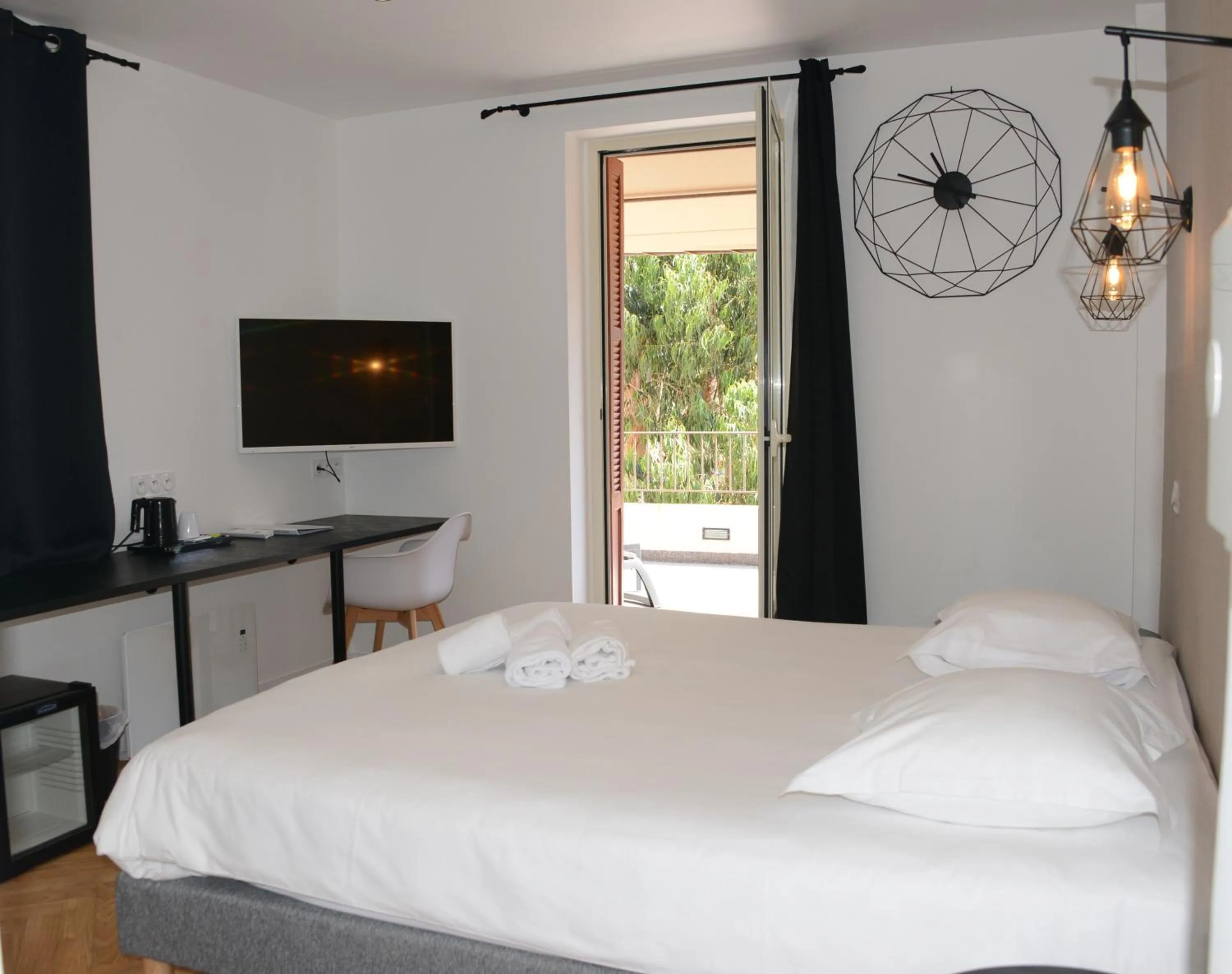 Photo of the whole room, Bed in Hôtel Bella Vista