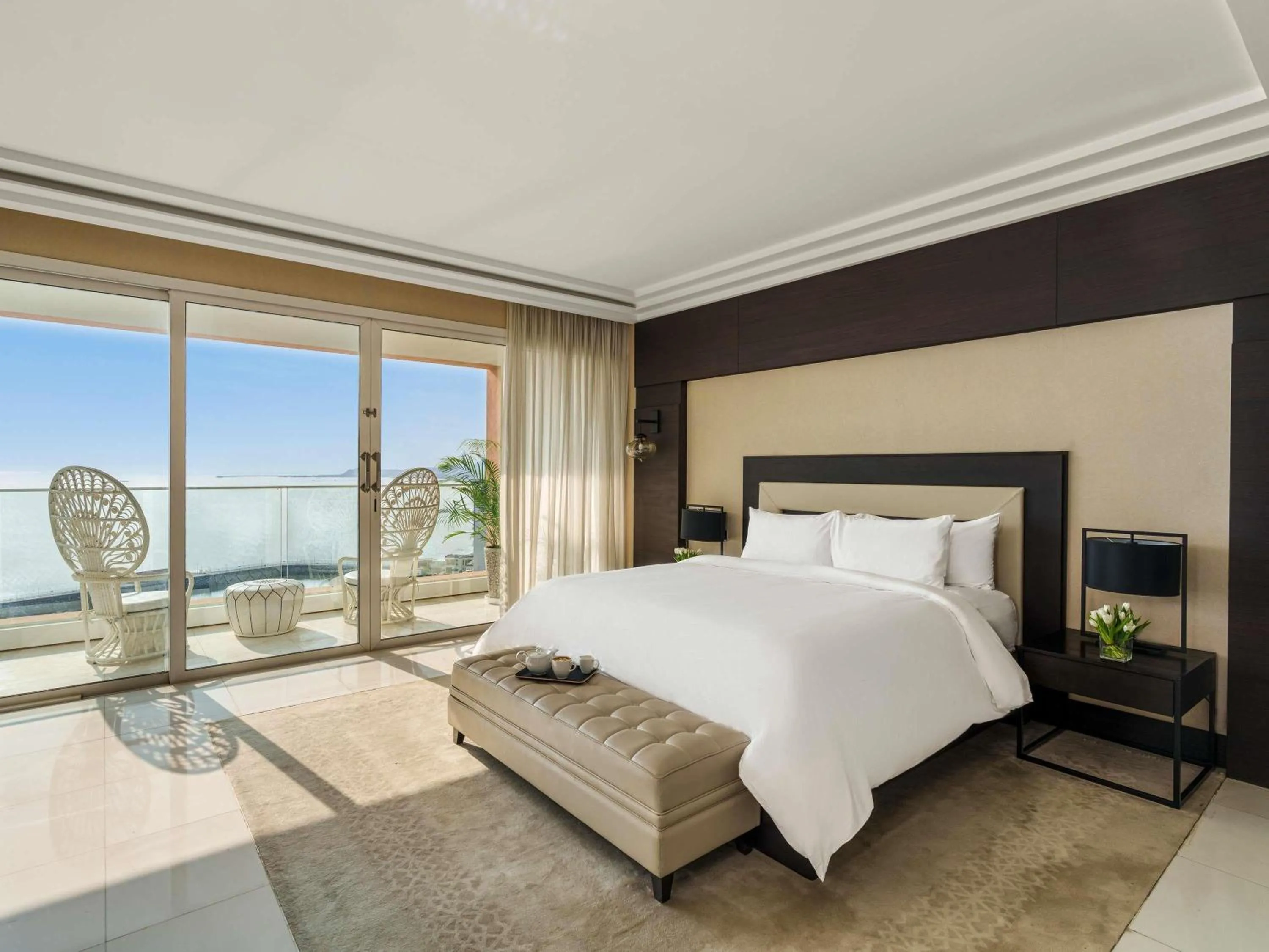 Bedroom, Bed in Fairmont Fujairah Beach Resort