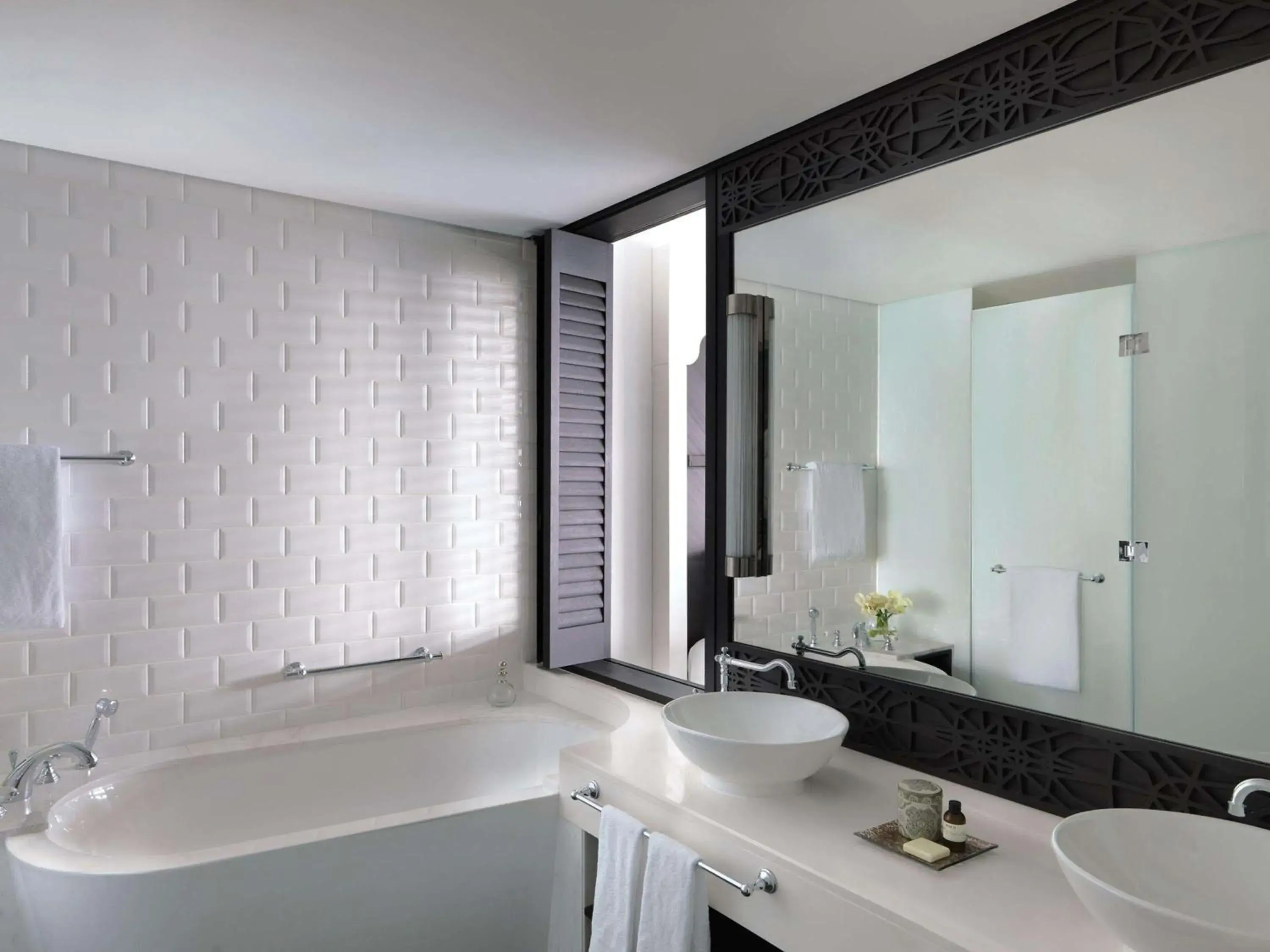 Fairmont Deluxe Room King Bed Non Smoking in Fairmont Fujairah Beach Resort Fairmont Deluxe Room King Bed Non Smoking in Fairmont Fujairah Beach Resort