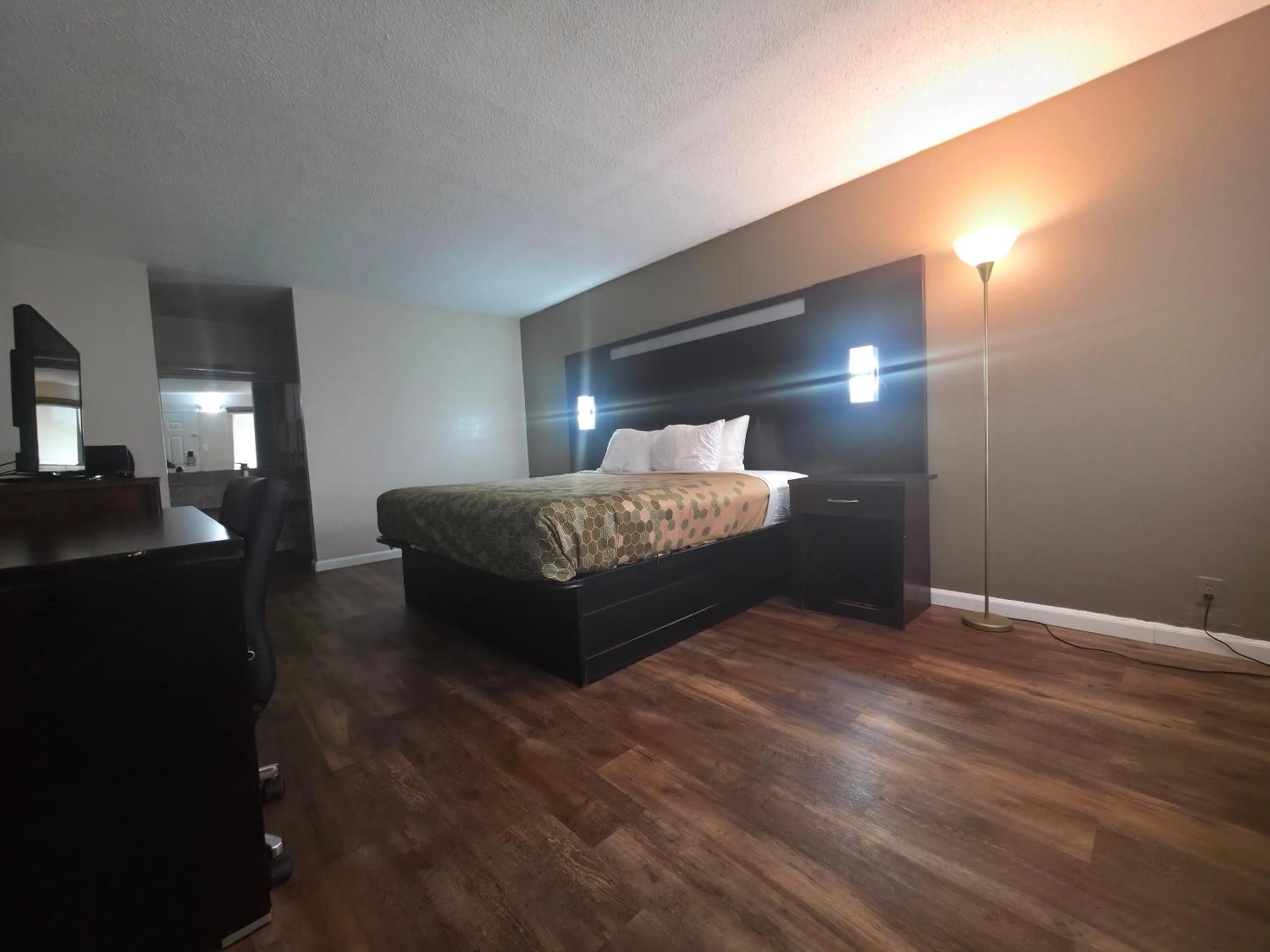 Bed in Econo Lodge Lavonia