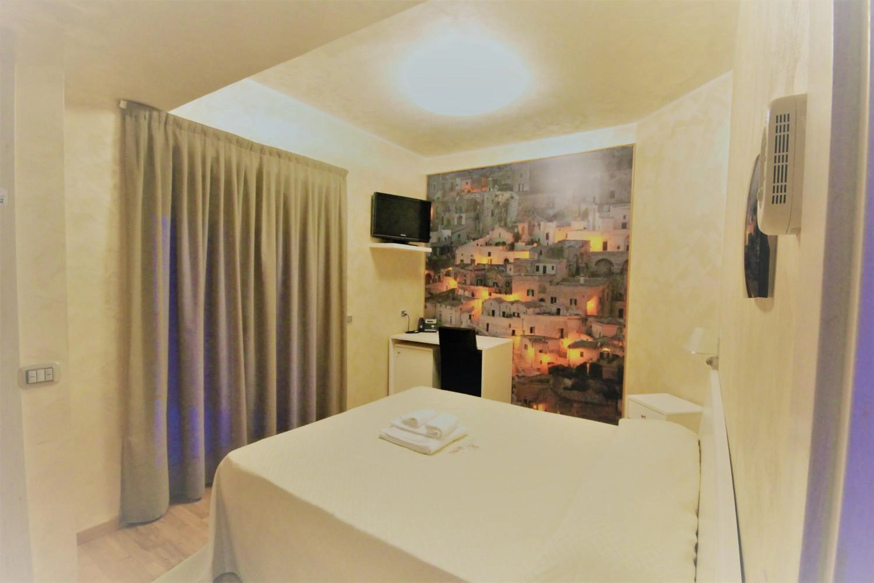 Balcony/Terrace, Bed in I Rocchi Hotel