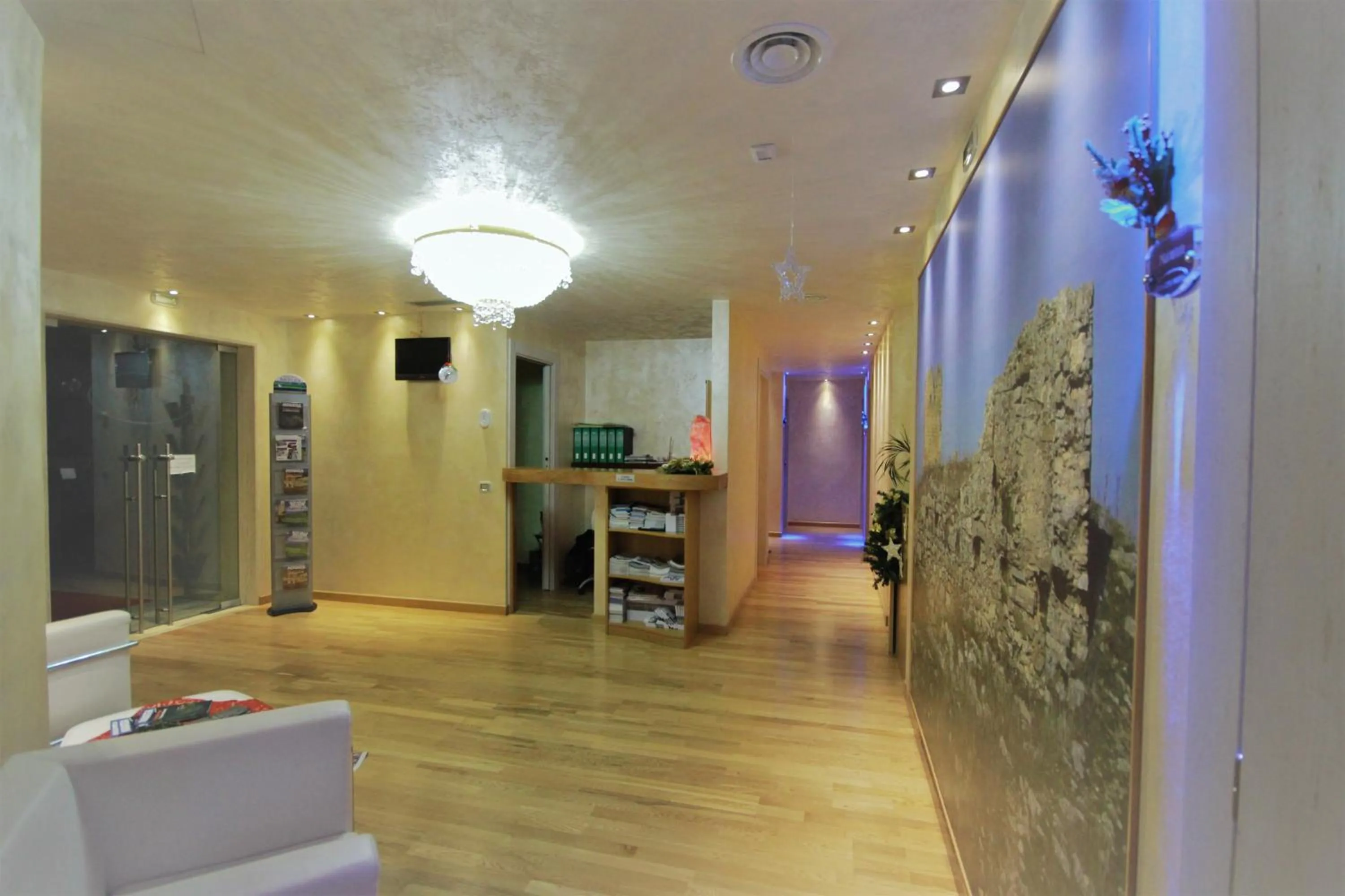 Communal lounge/ TV room in I Rocchi Hotel