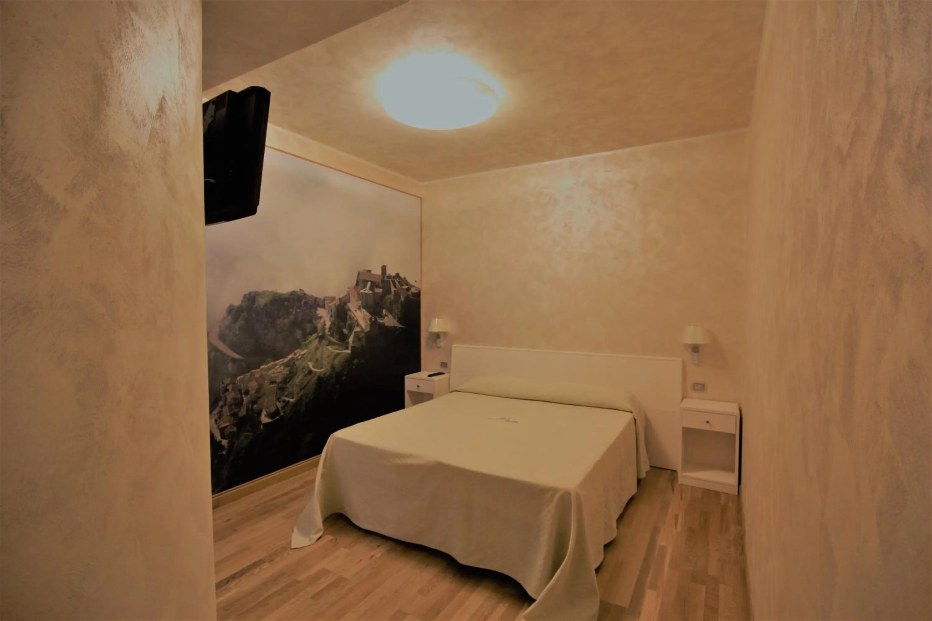 Photo of the whole room, Bed in I Rocchi Hotel