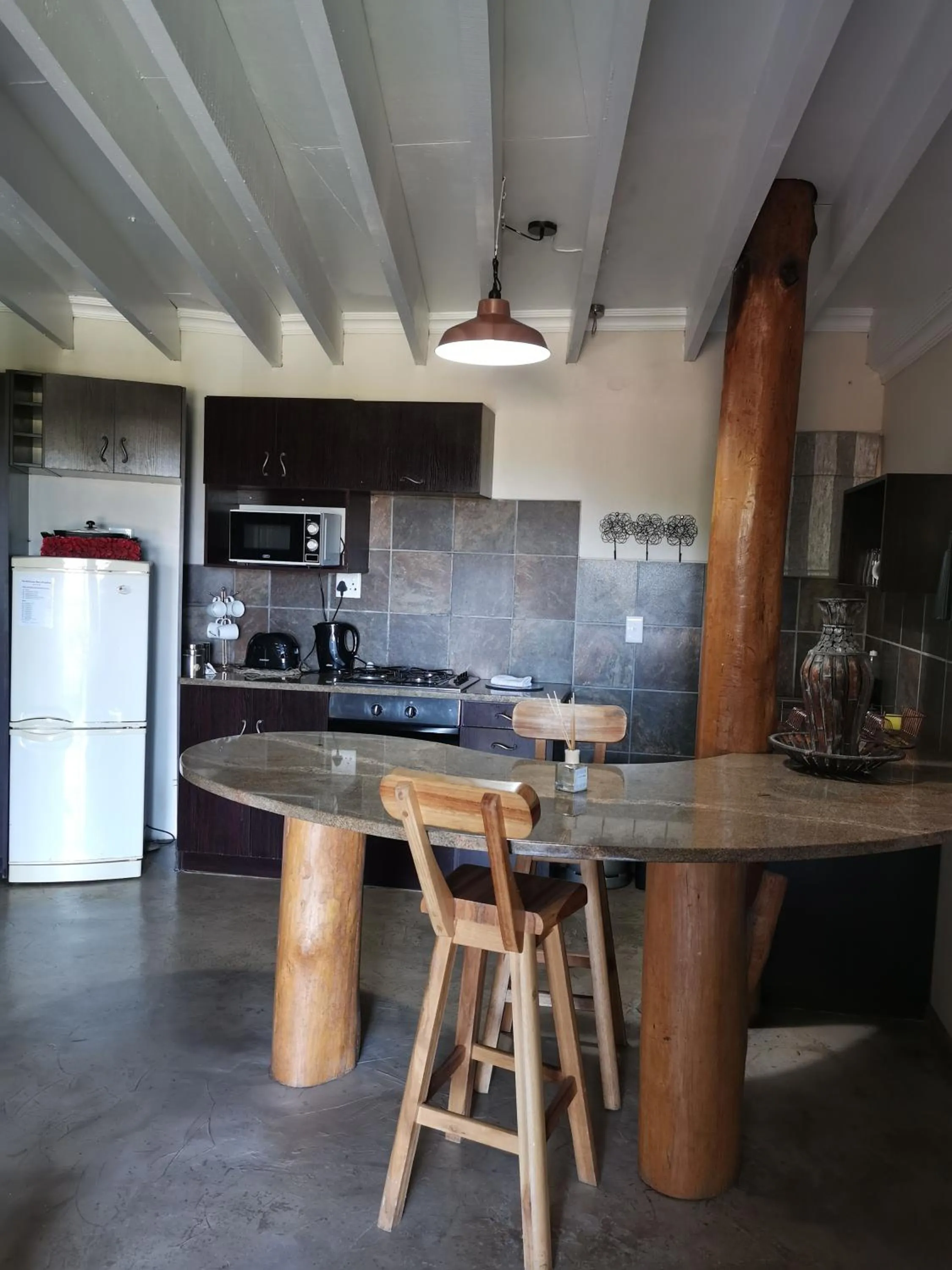 Kitchen or kitchenette in The Birdhouse Bed & Breakfast #NO Loadshedding #Solar Energy