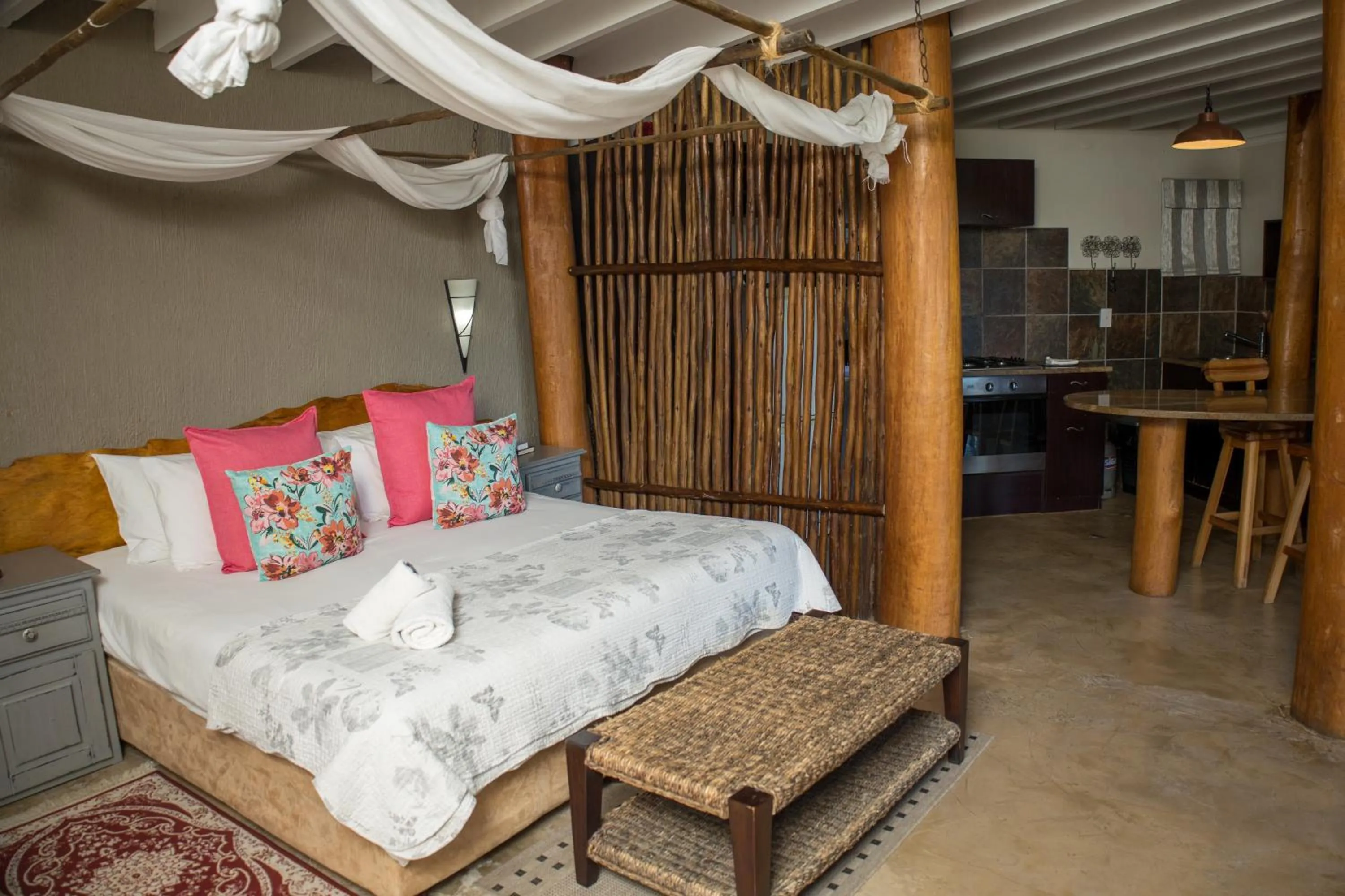 Bed in The Birdhouse Bed & Breakfast #NO Loadshedding #Solar Energy