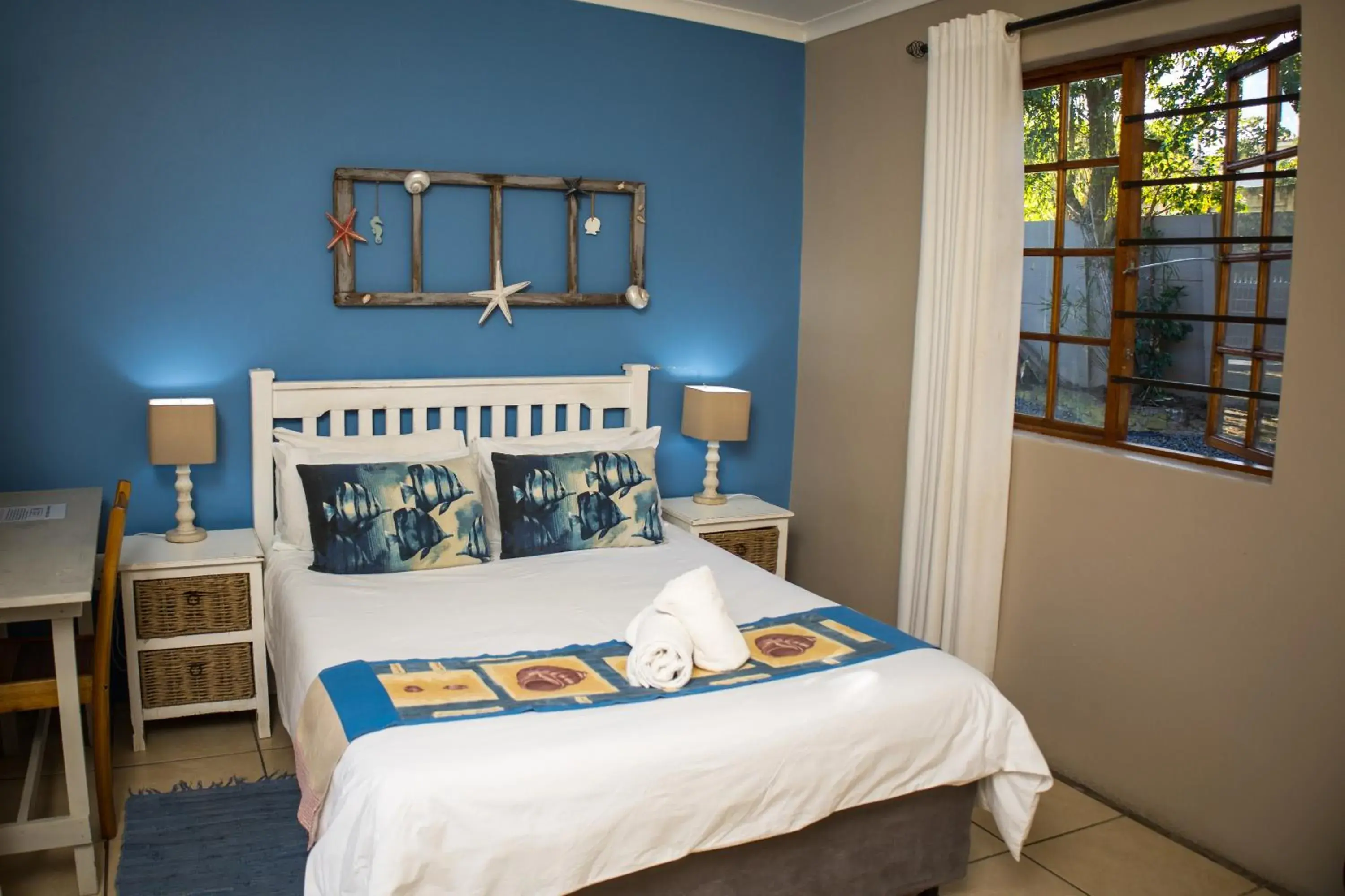 Double Room in The Birdhouse Bed & Breakfast #NO Loadshedding #Solar Energy Double Room in The Birdhouse Bed & Breakfast #NO Loadshedding #Solar Energy