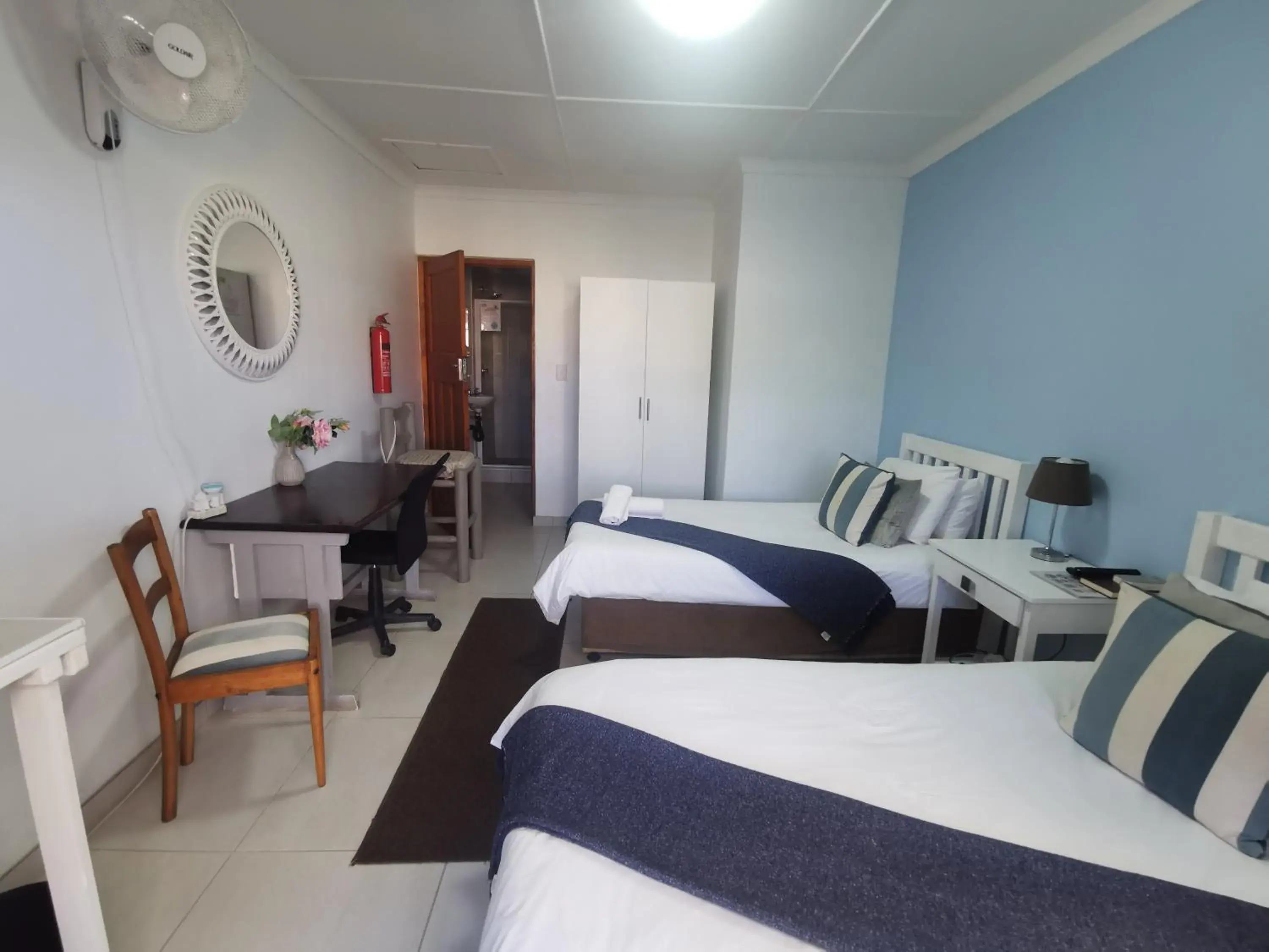 Twin Room in The Birdhouse Bed & Breakfast #NO Loadshedding #Solar Energy Twin Room in The Birdhouse Bed & Breakfast #NO Loadshedding #Solar Energy