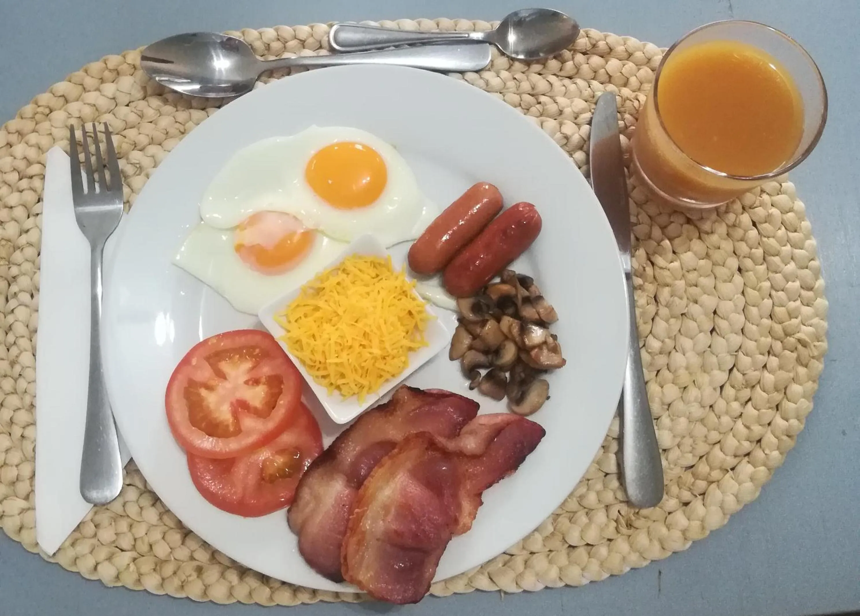 Breakfast in The Birdhouse Bed & Breakfast #NO Loadshedding #Solar Energy