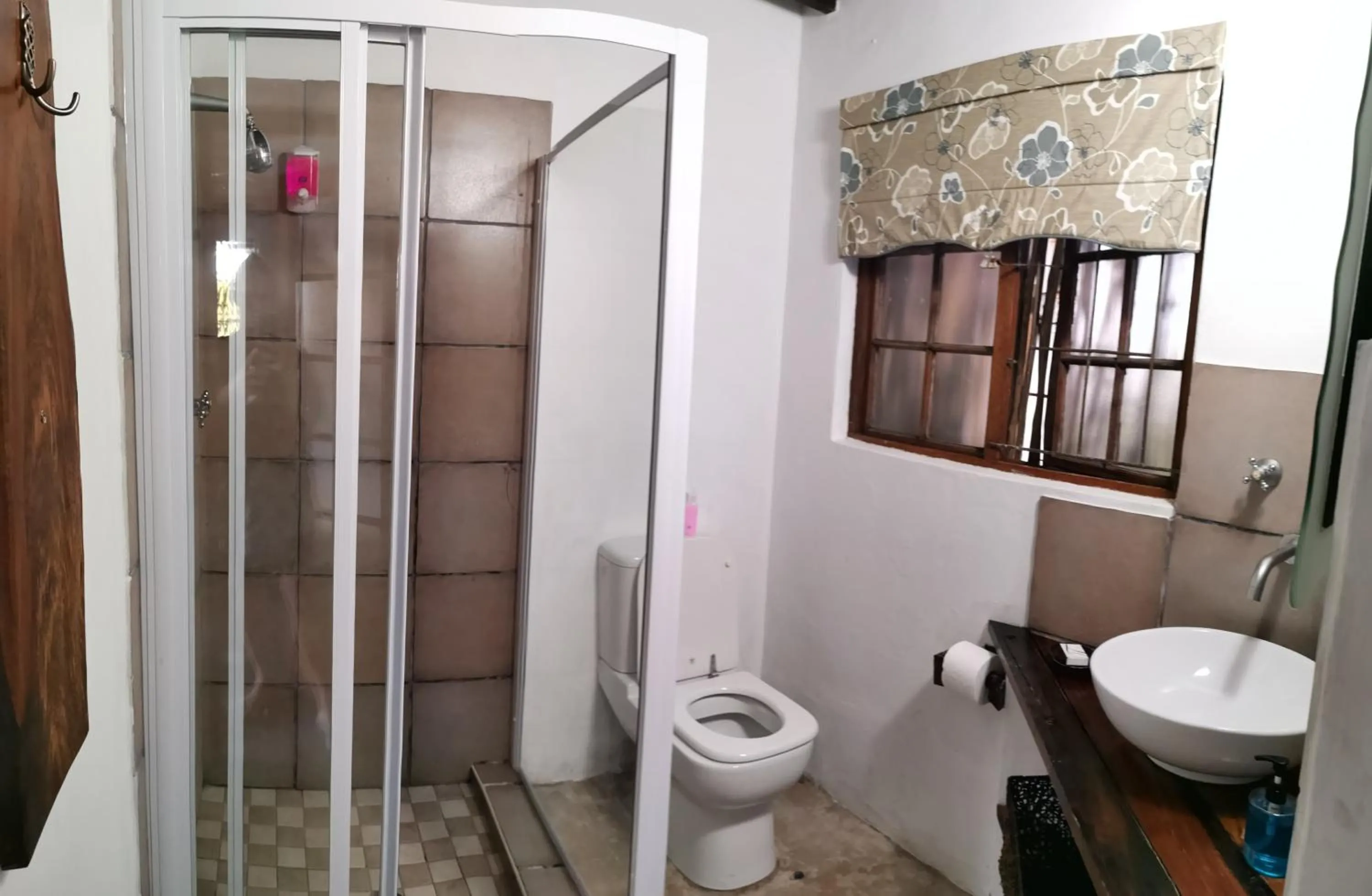 Bathroom in The Birdhouse Bed & Breakfast #NO Loadshedding #Solar Energy