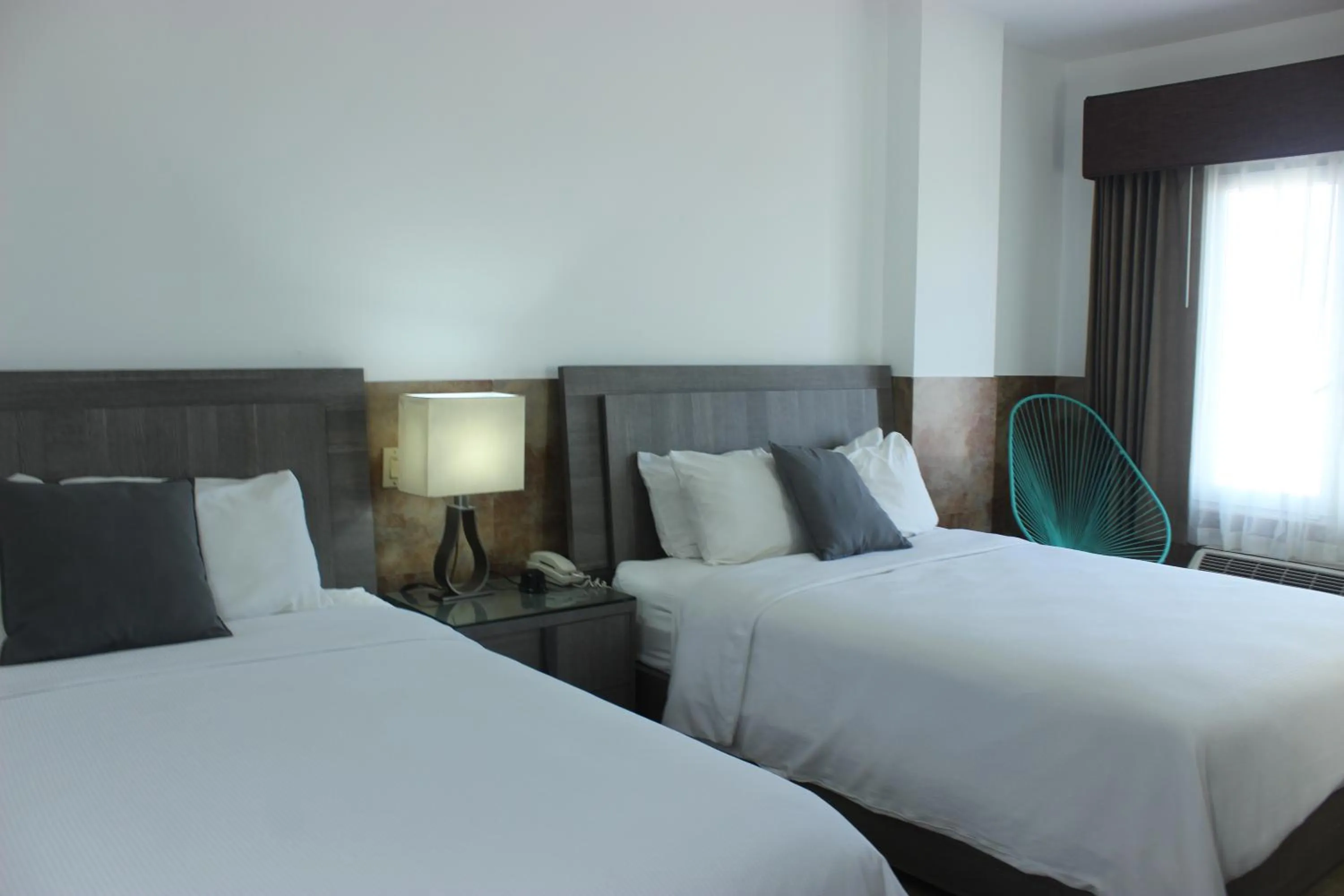 Bedroom, Bed in Beverly Hills: Hotel and Business