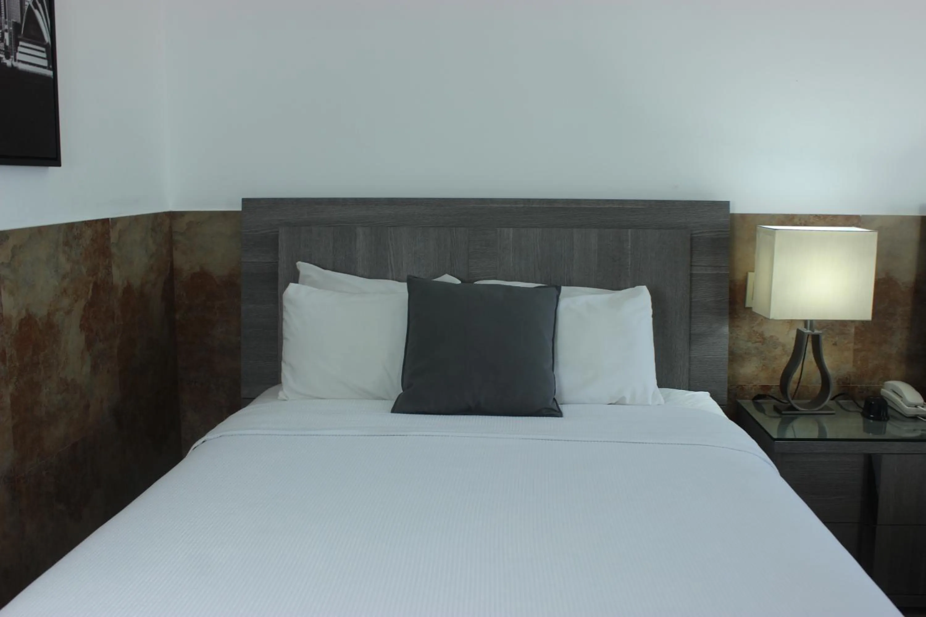 Bed in Beverly Hills: Hotel and Business