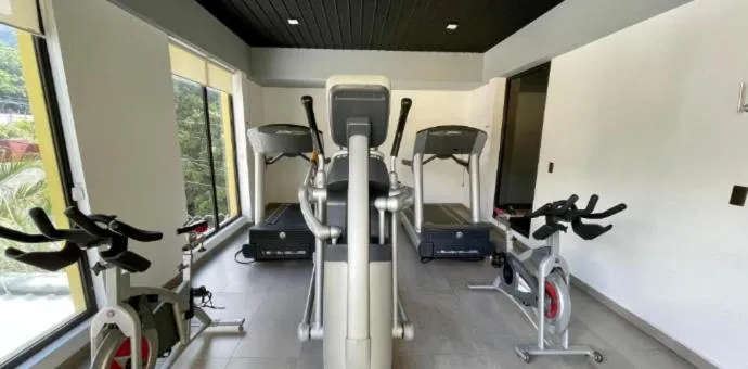Fitness centre/facilities in Beverly Hills: Hotel and Business