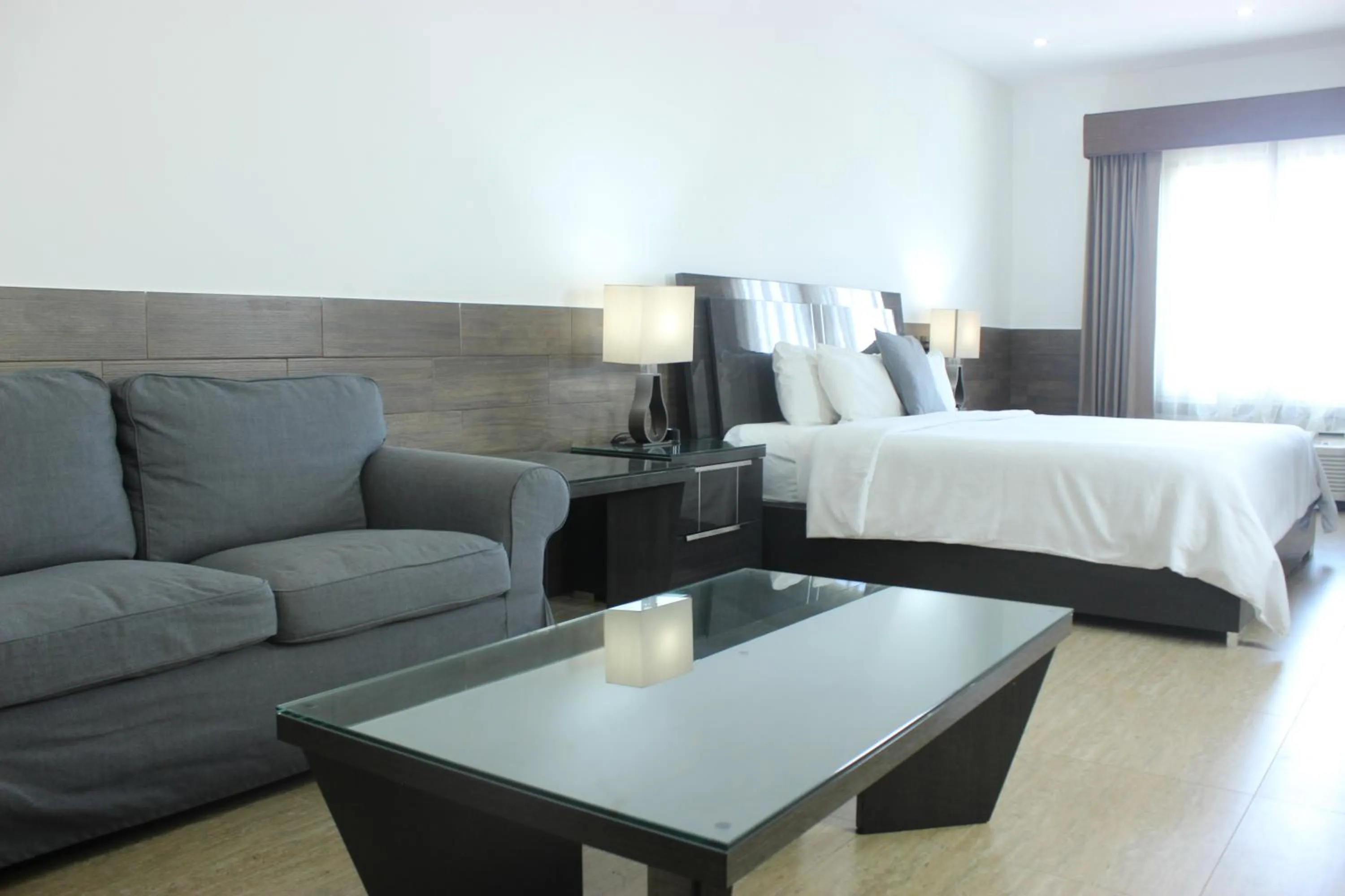 Bedroom, Bed in Beverly Hills: Hotel and Business