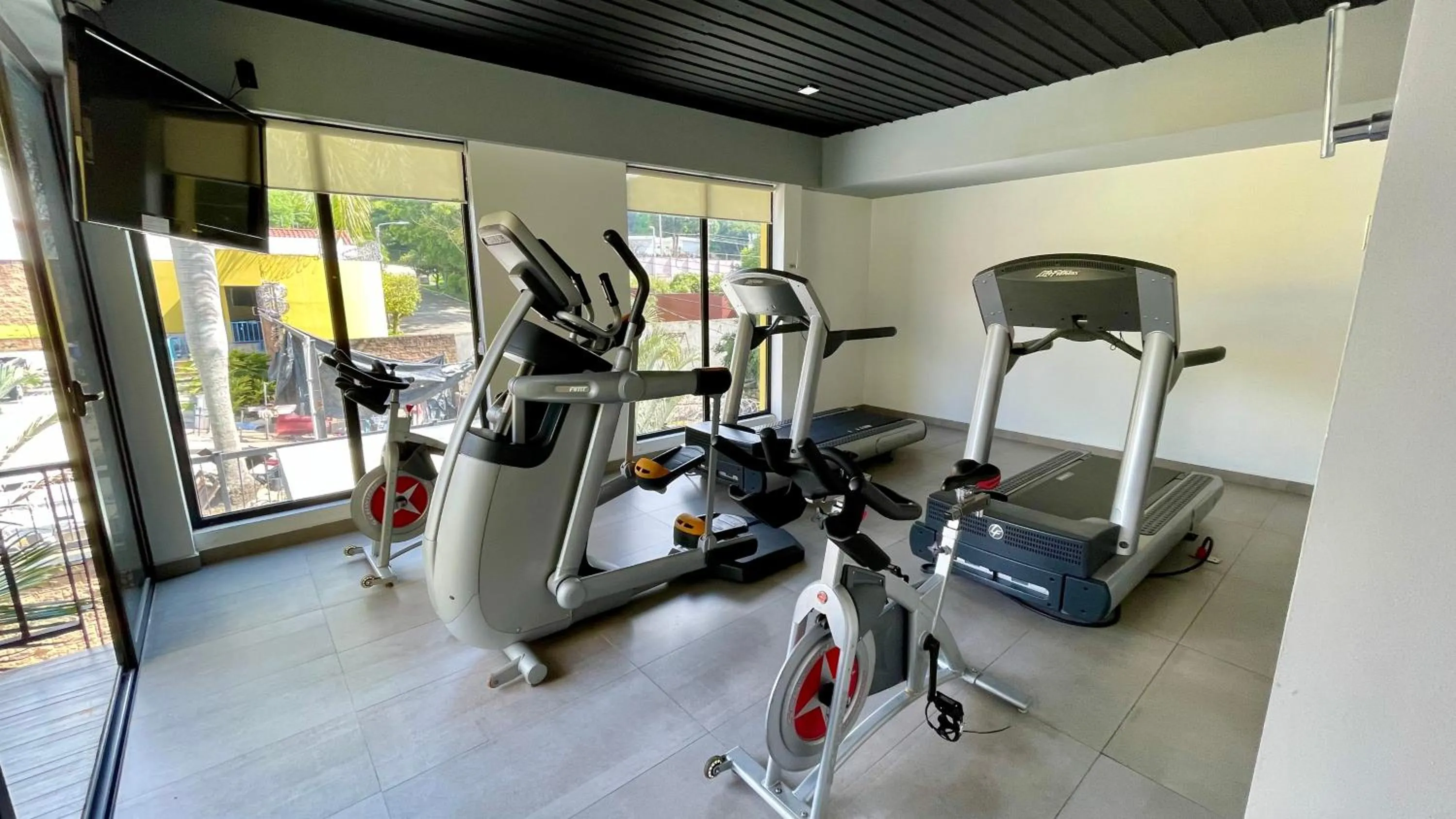 Fitness centre/facilities in Beverly Hills: Hotel and Business