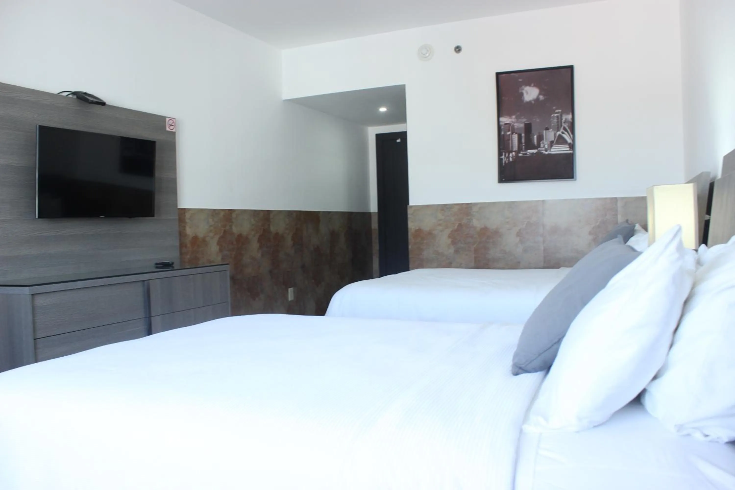 Bedroom, Bed in Beverly Hills: Hotel and Business