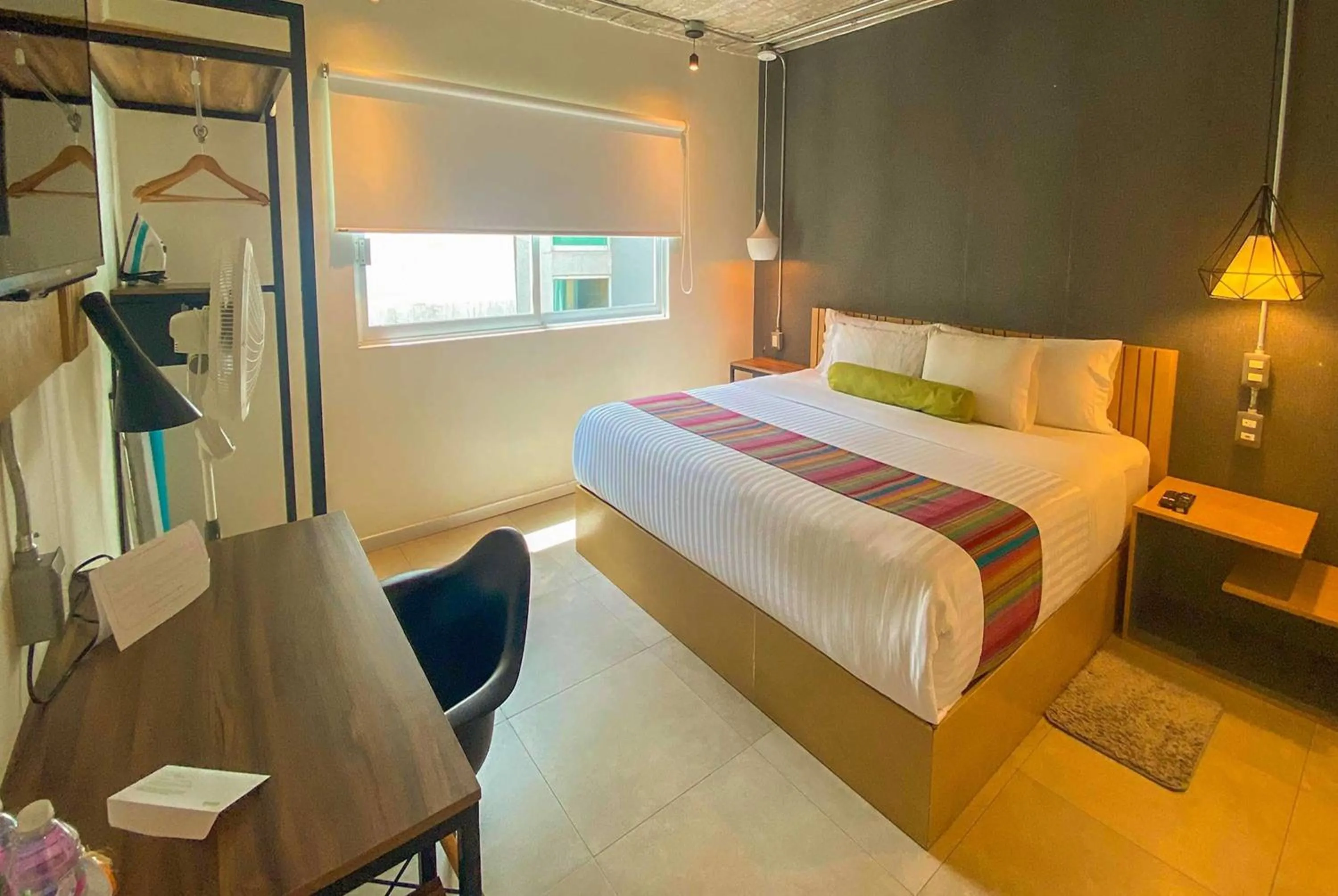 Photo of the whole room, Bed in Hotel Estancias VIVE MX wtc CDMX, Trademark by Wyndham