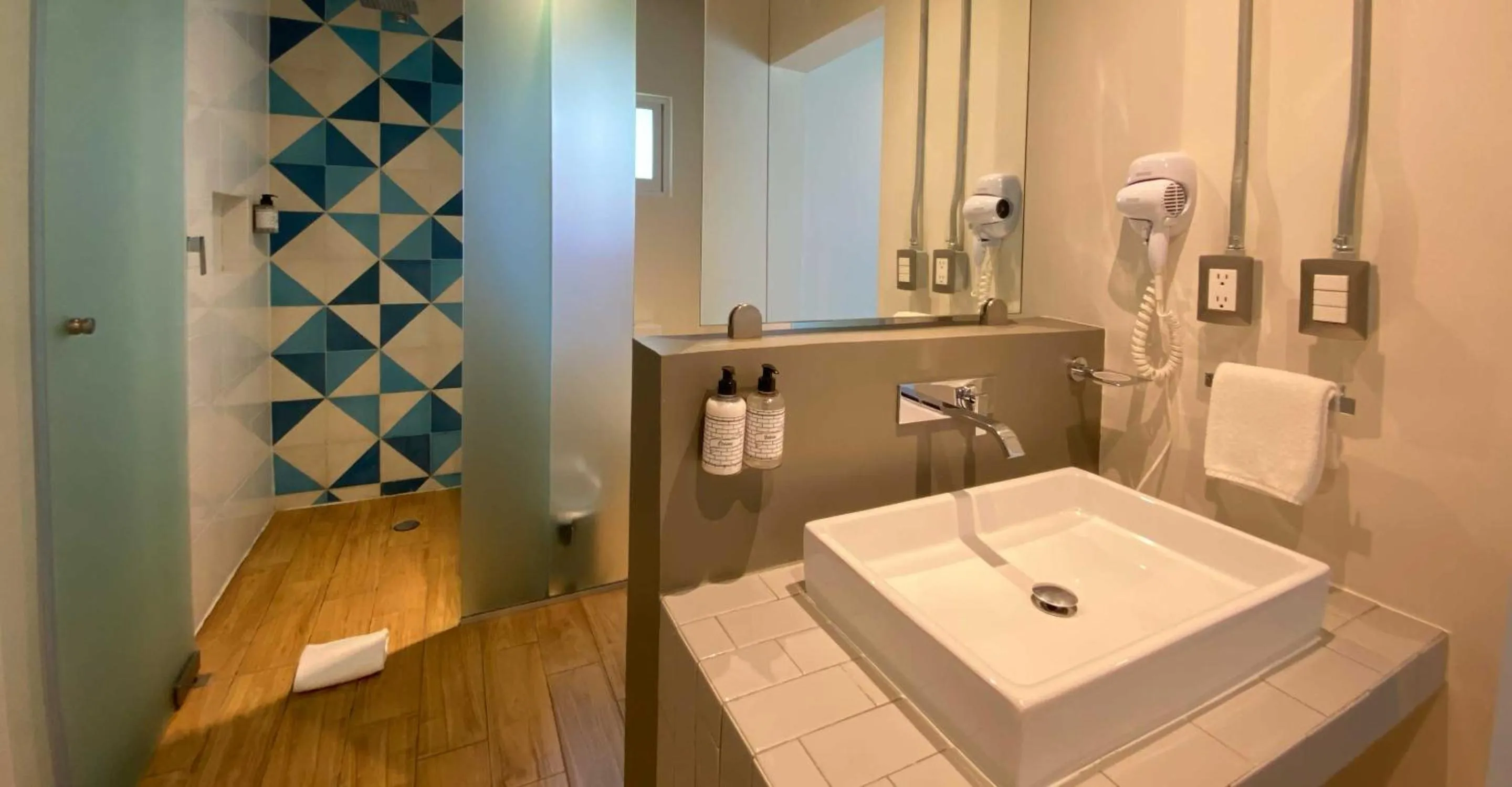 Shower in Estancias VIVE MX wtc