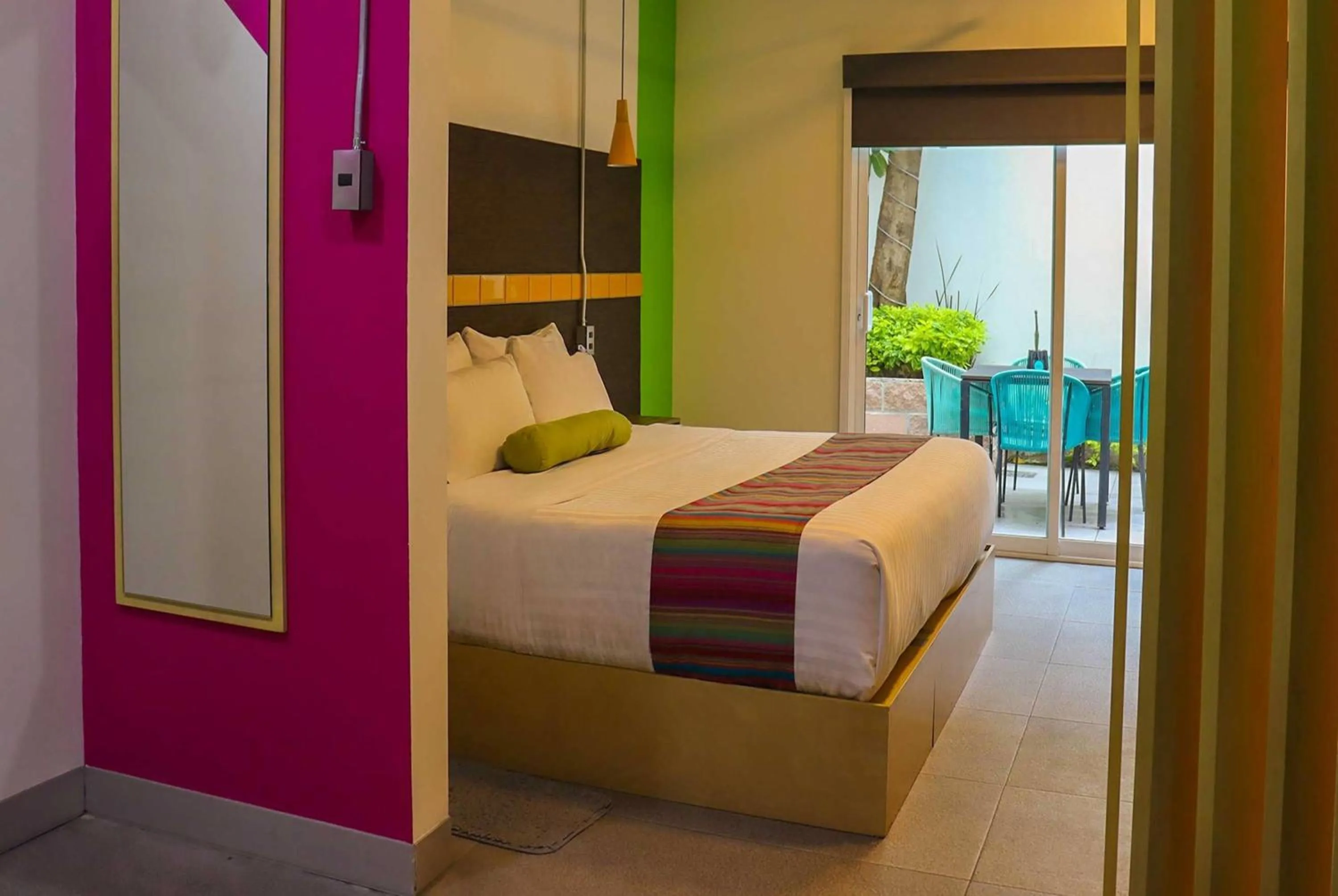 Photo of the whole room, Bed in Hotel Estancias VIVE MX wtc CDMX, Trademark by Wyndham