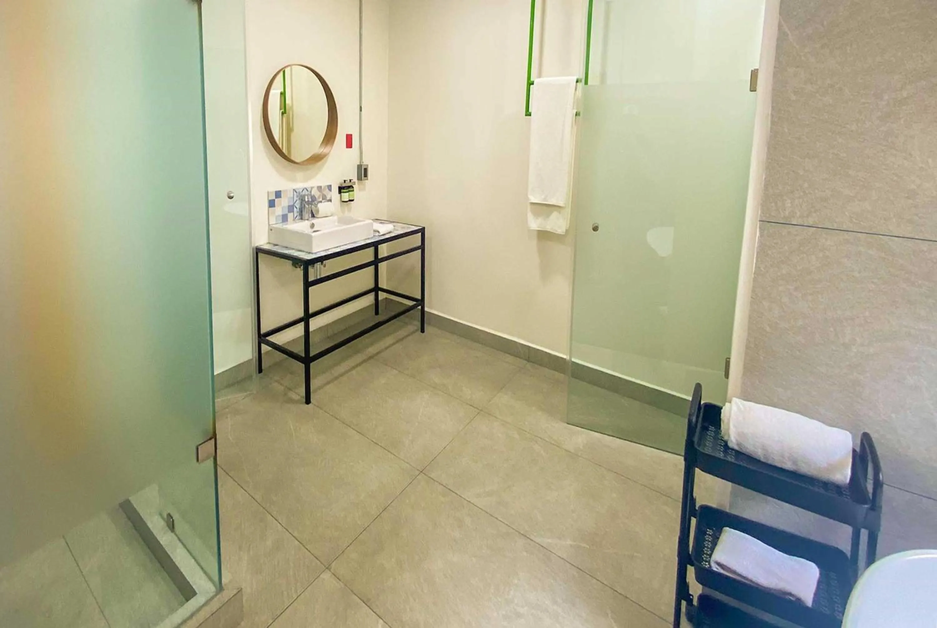 Bathroom in Hotel Estancias VIVE MX wtc CDMX, Trademark by Wyndham