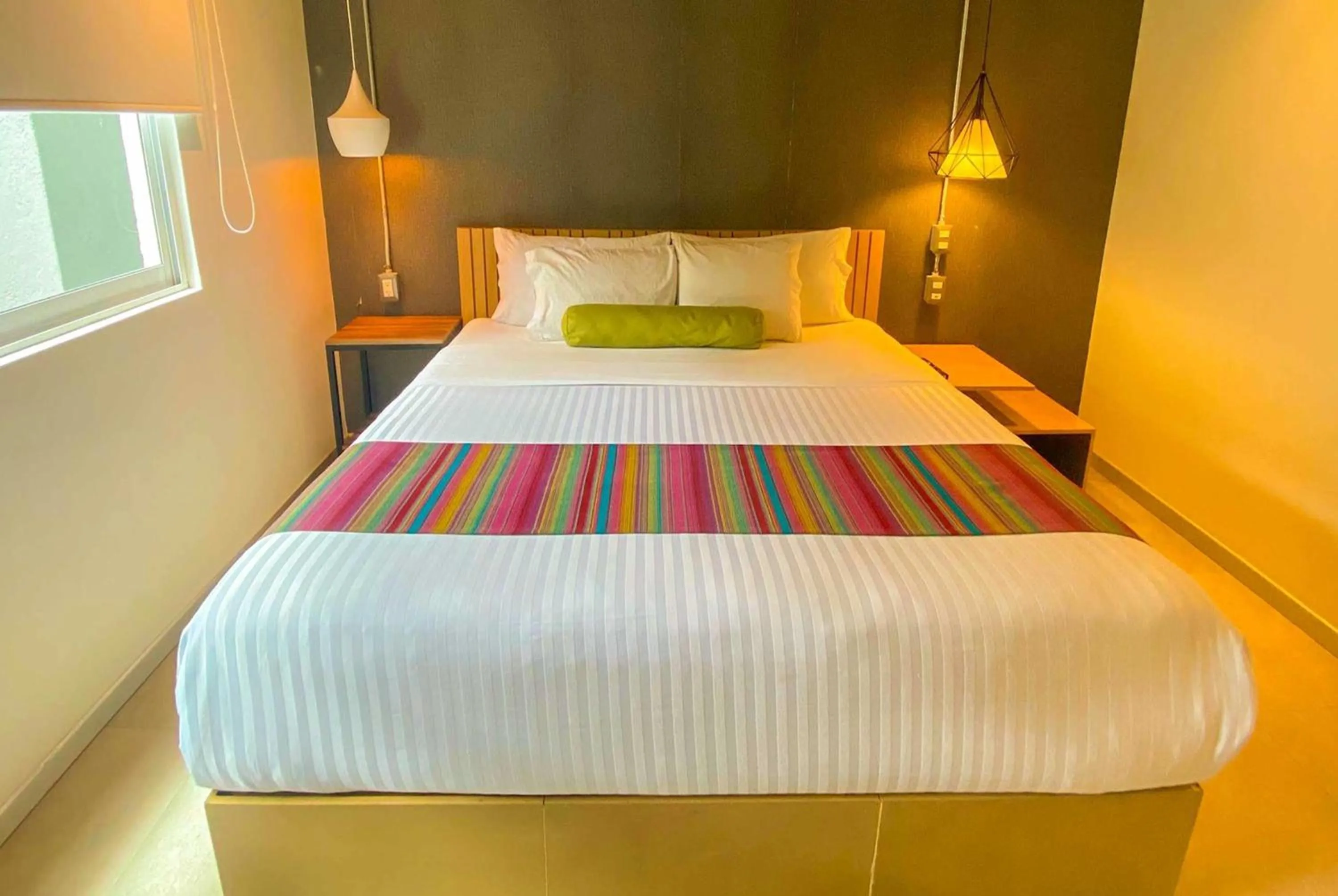 Photo of the whole room, Bed in Hotel Estancias VIVE MX wtc CDMX, Trademark by Wyndham