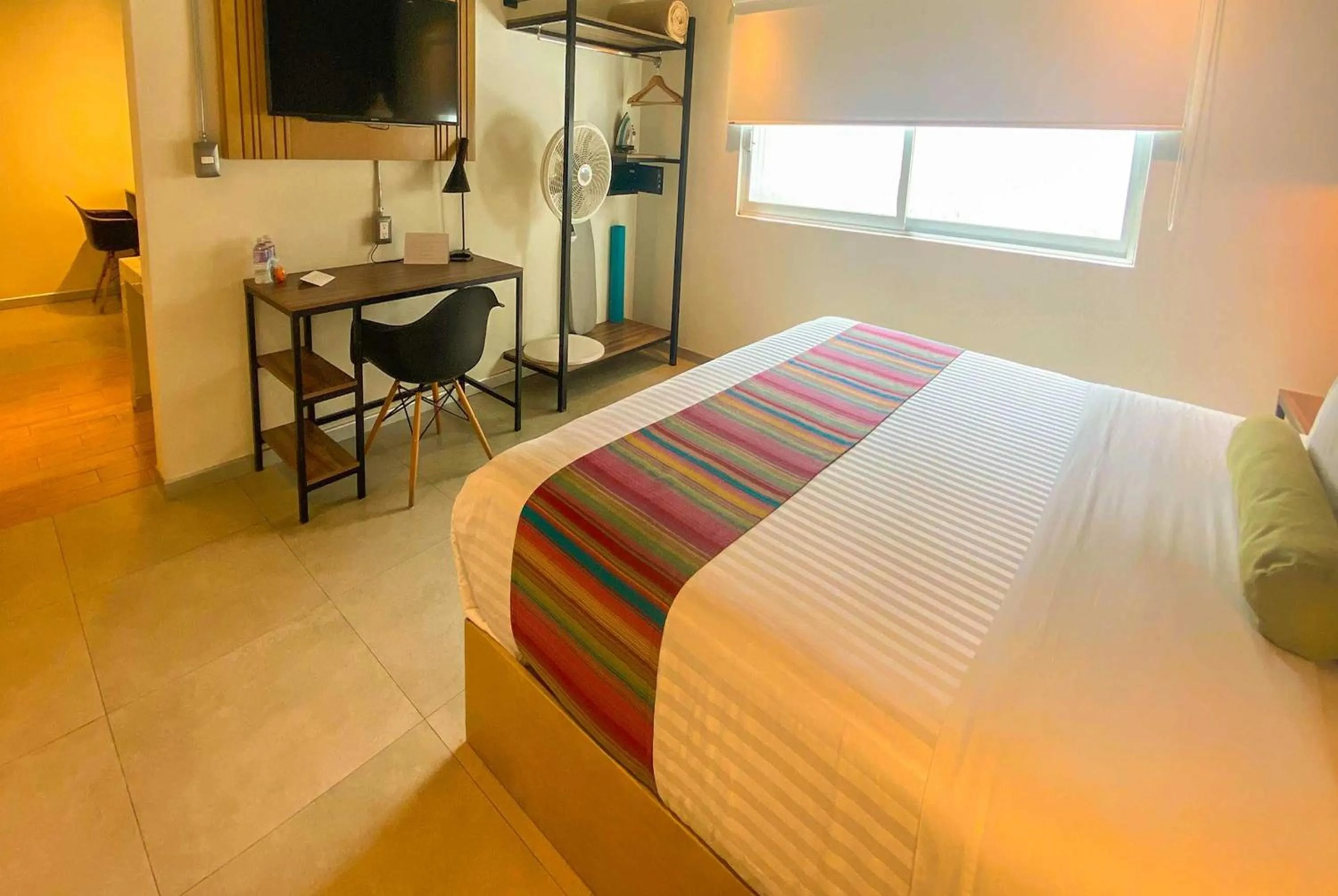 Photo of the whole room, Bed in Hotel Estancias VIVE MX wtc CDMX, Trademark by Wyndham