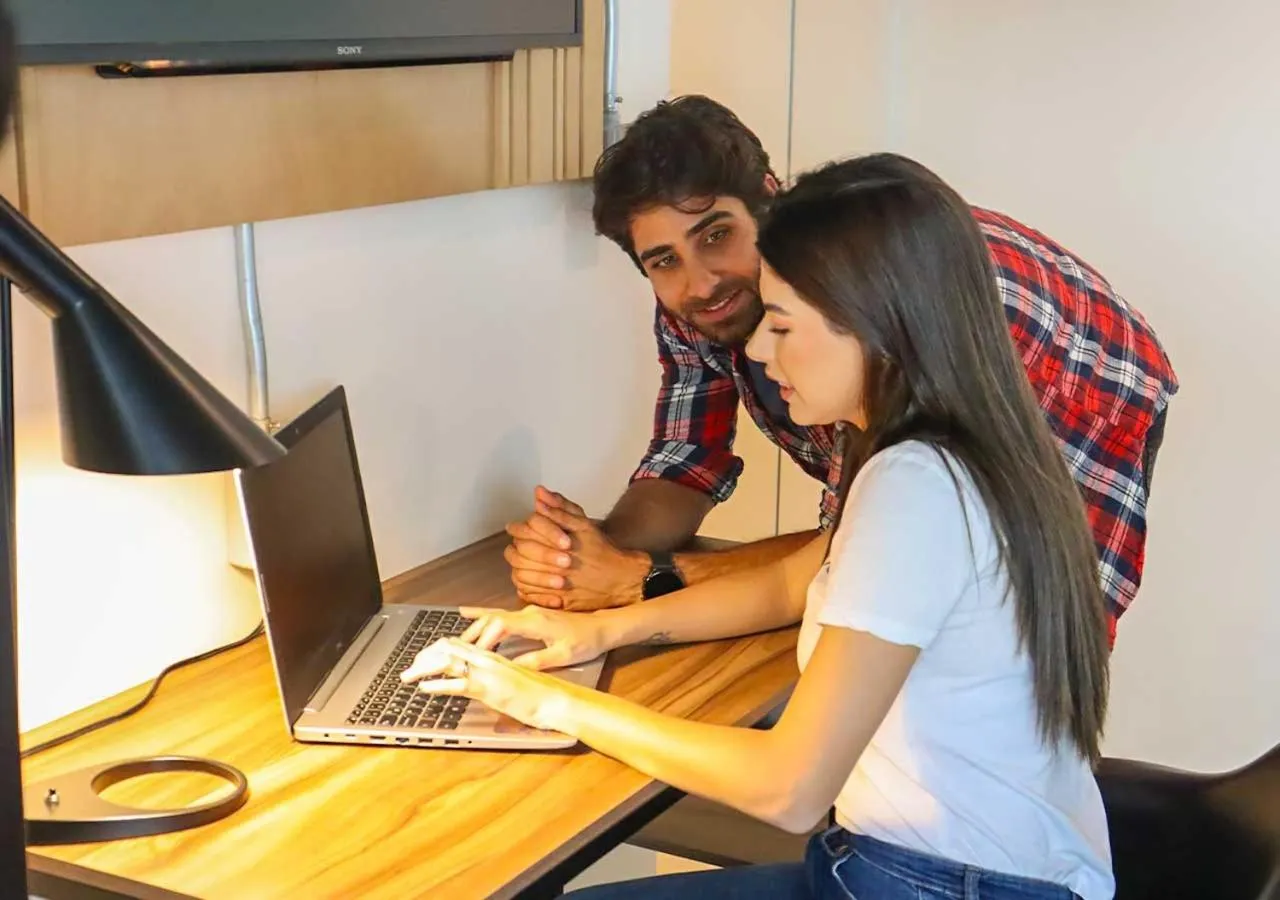 People in Estancias VIVE MX wtc