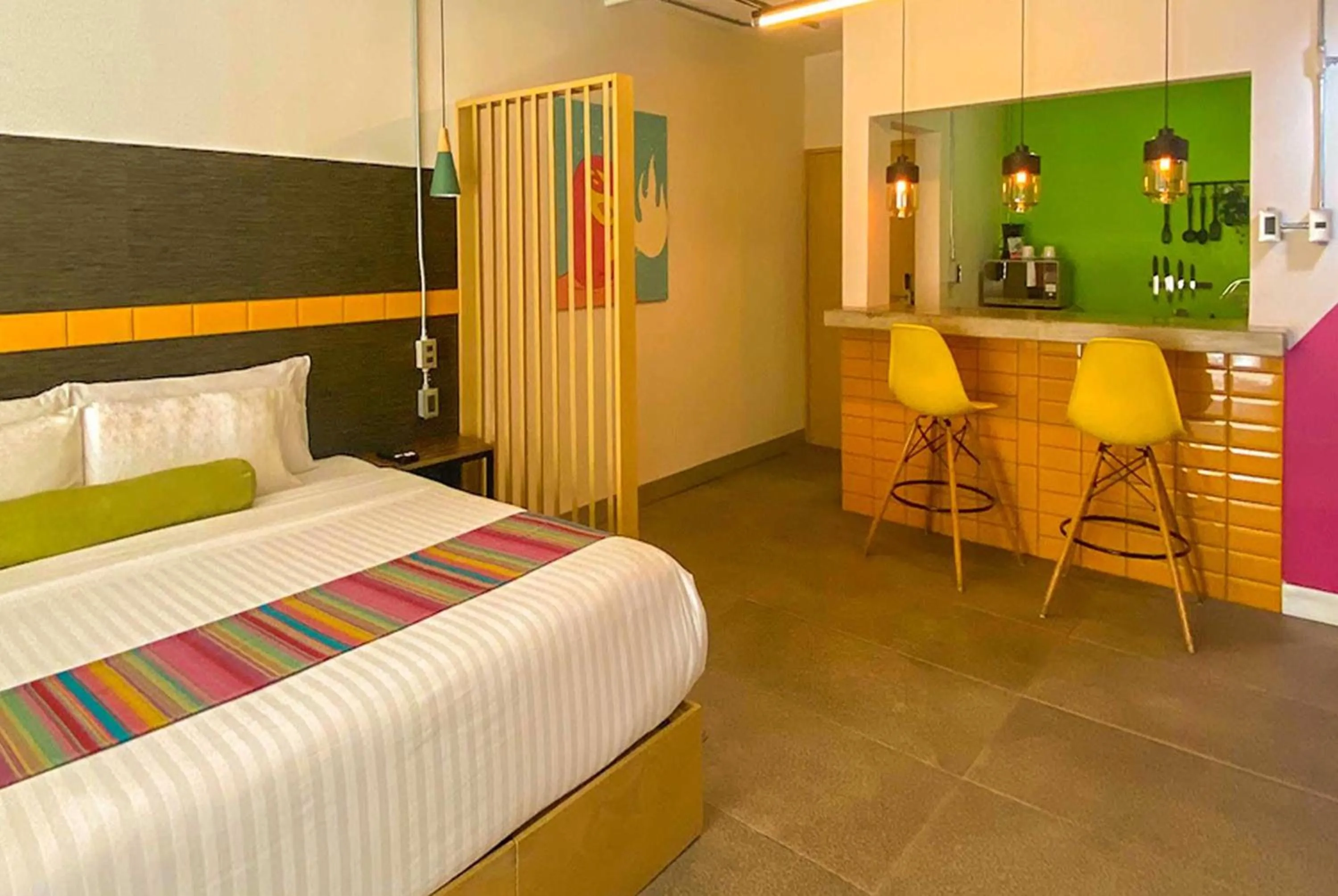 Photo of the whole room, Bed in Hotel Estancias VIVE MX wtc CDMX, Trademark by Wyndham