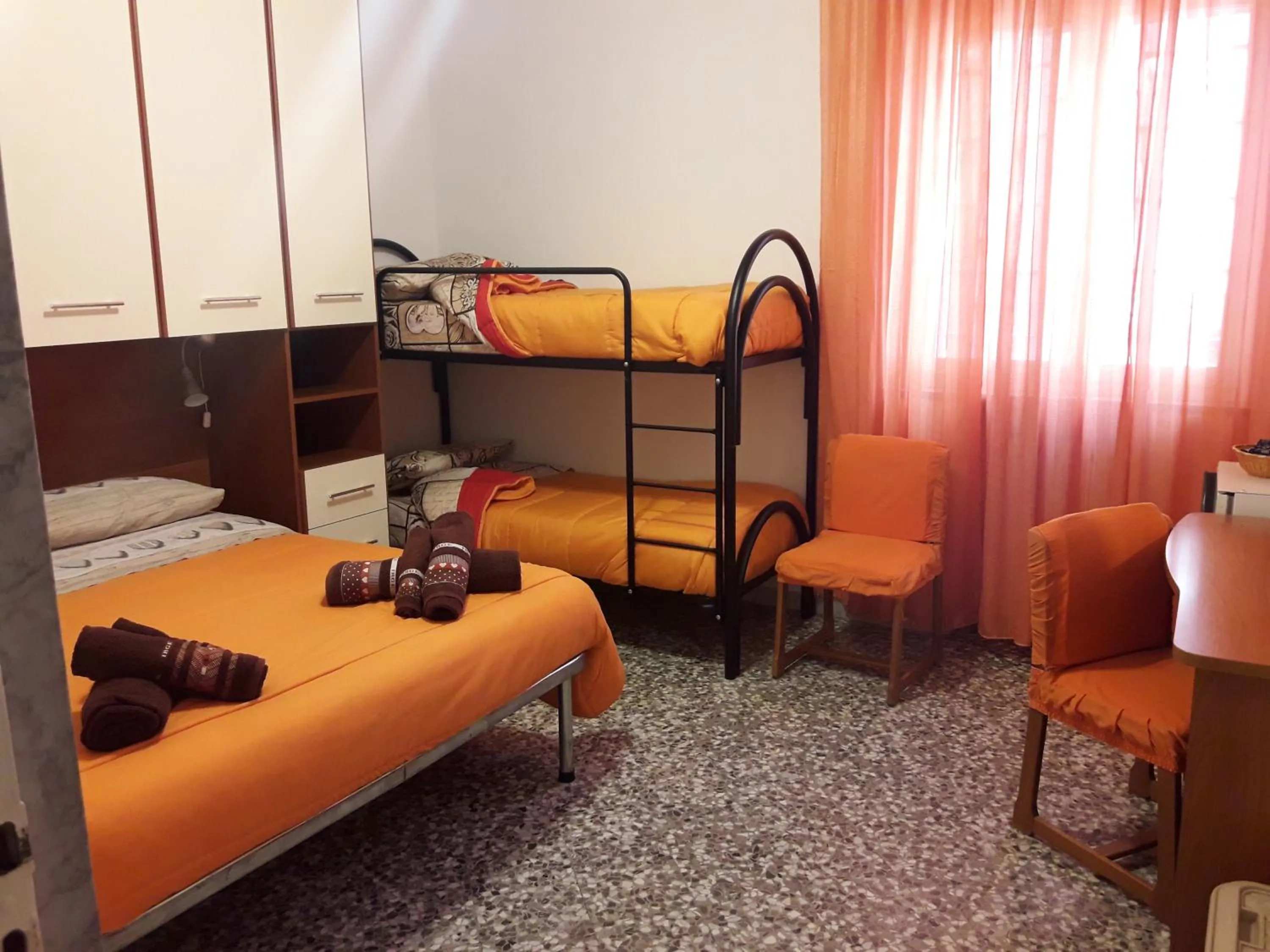 bunk bed, Bed in I due Baroni - fronte Campus