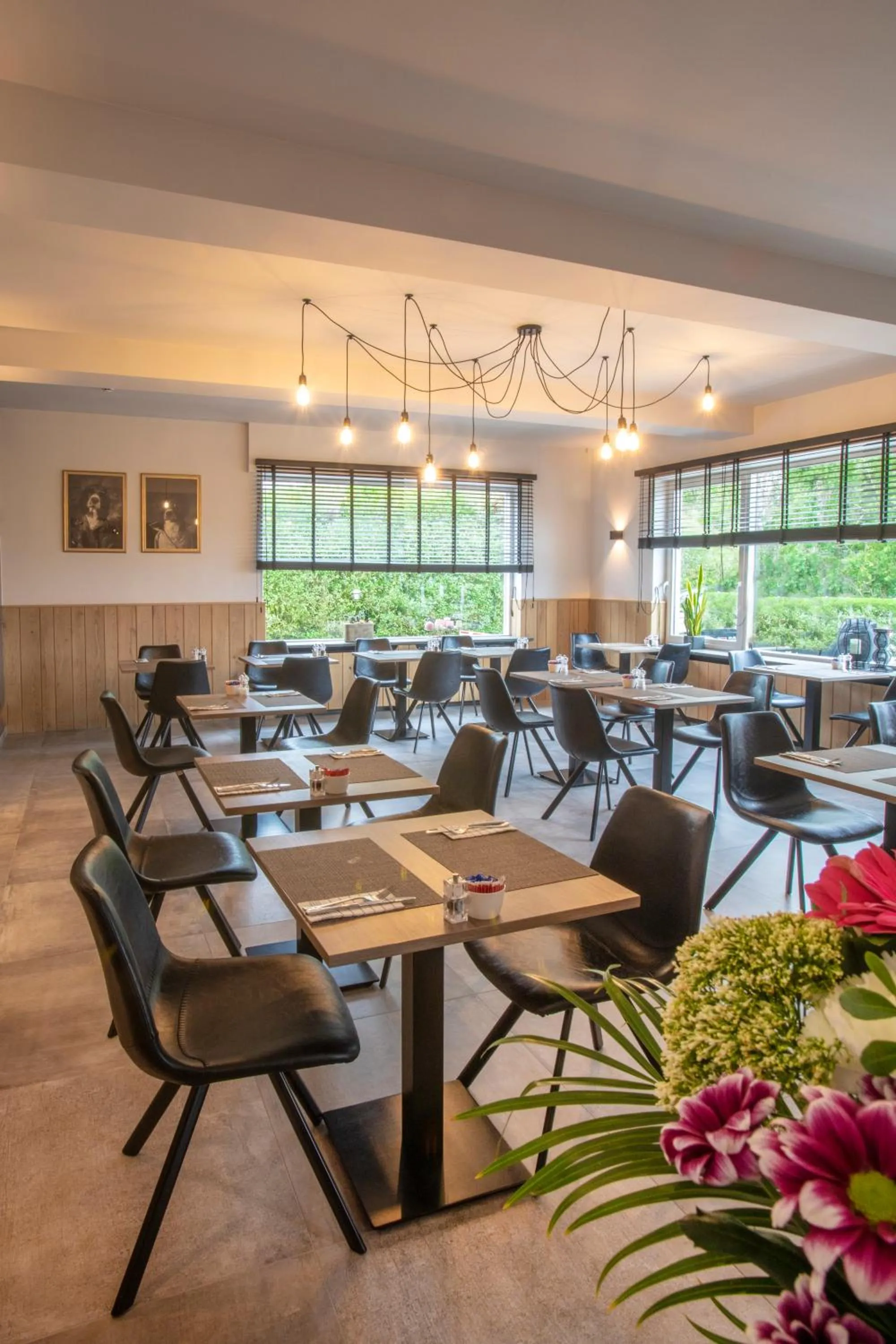 Restaurant/places to eat in Hotel Auberge St. Pol