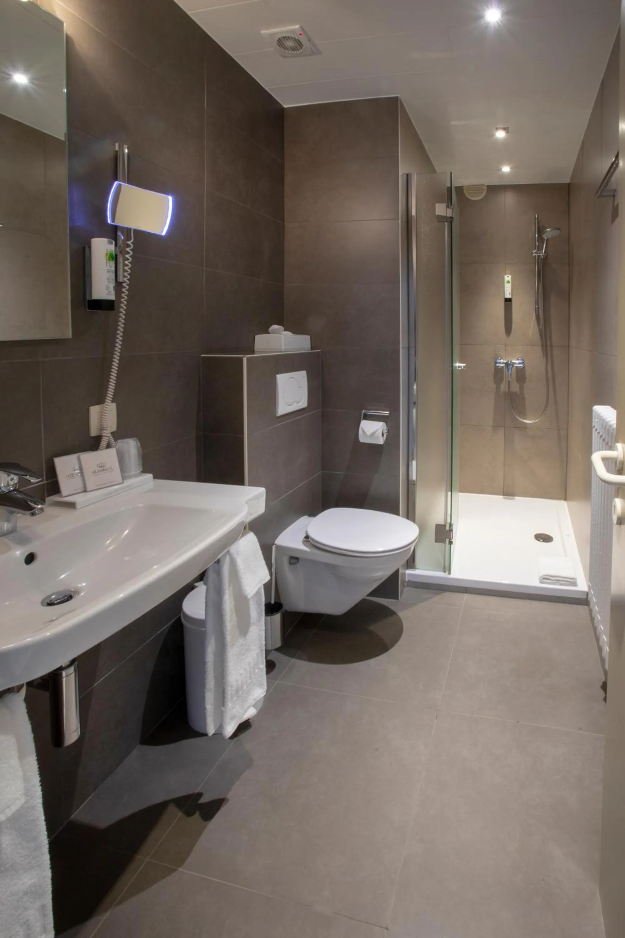 Shower in Hotel Auberge St. Pol