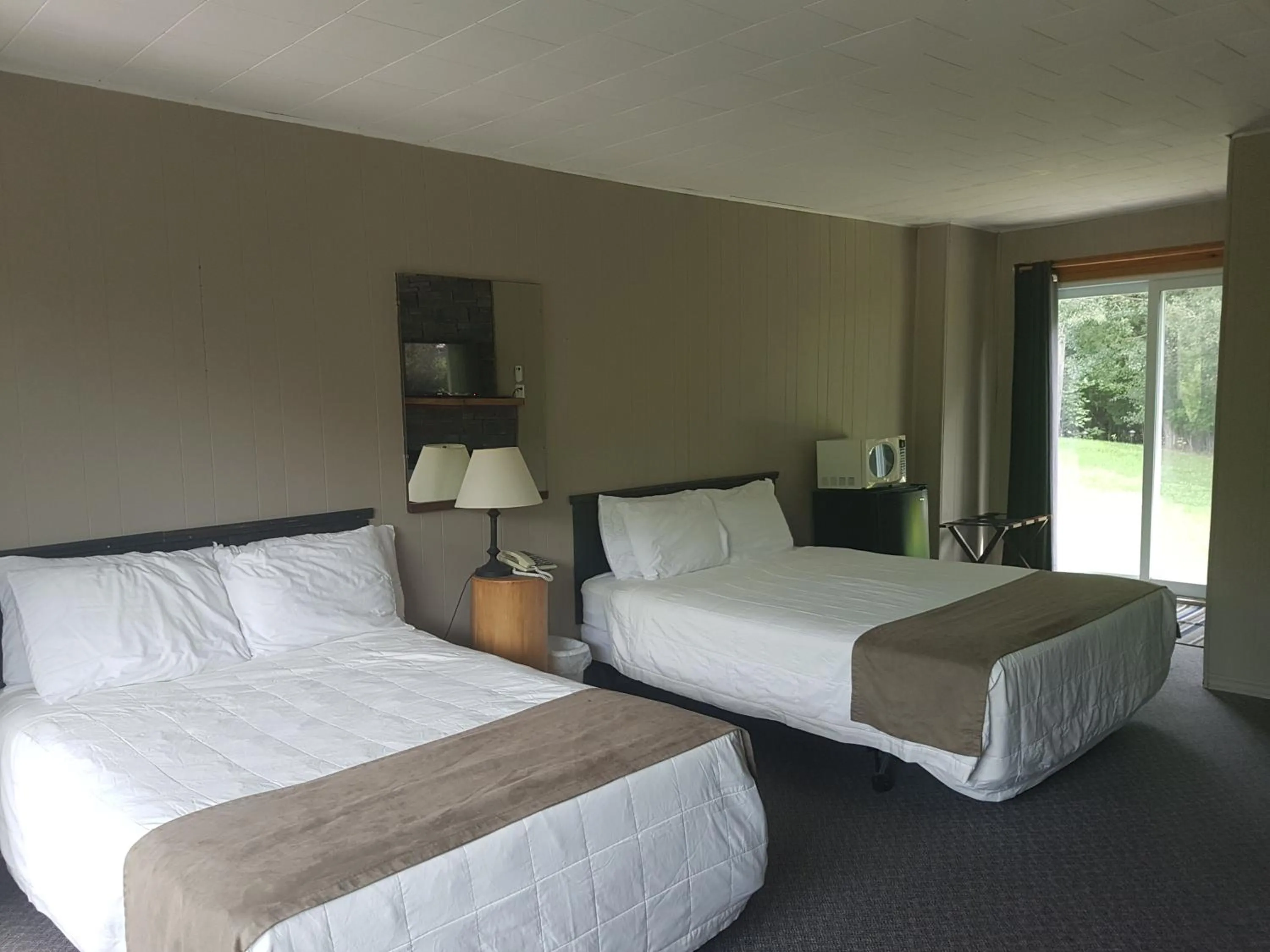 Bedroom, Bed in The Spirit Rock Outpost & Lodge