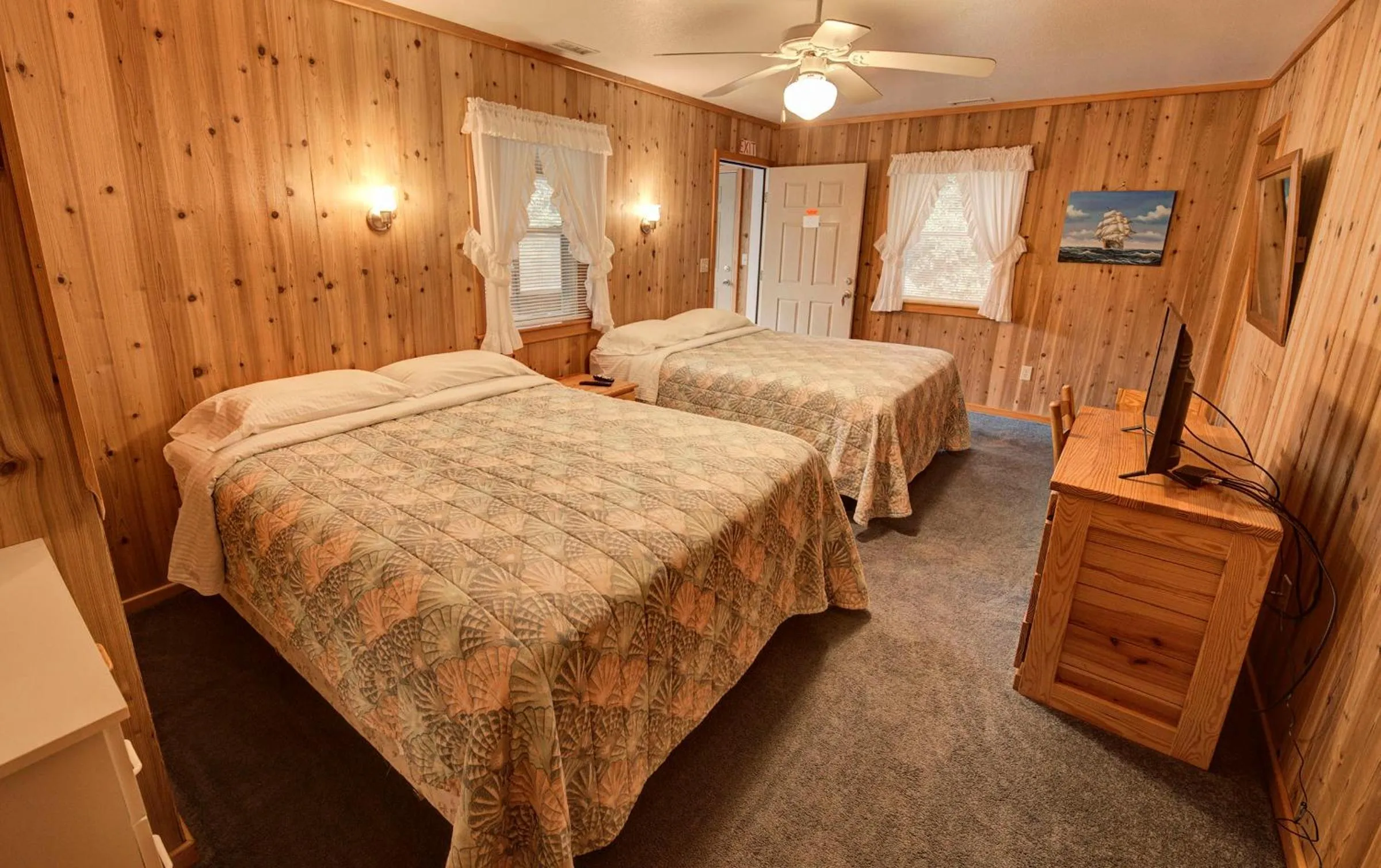 Bed in Outer Banks Motel - Village Accommodations