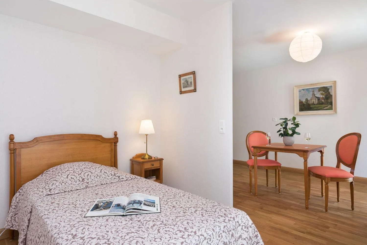 Photo of the whole room, Bed in MÉDICIS HOME DIJON LES PETITES ROCHES