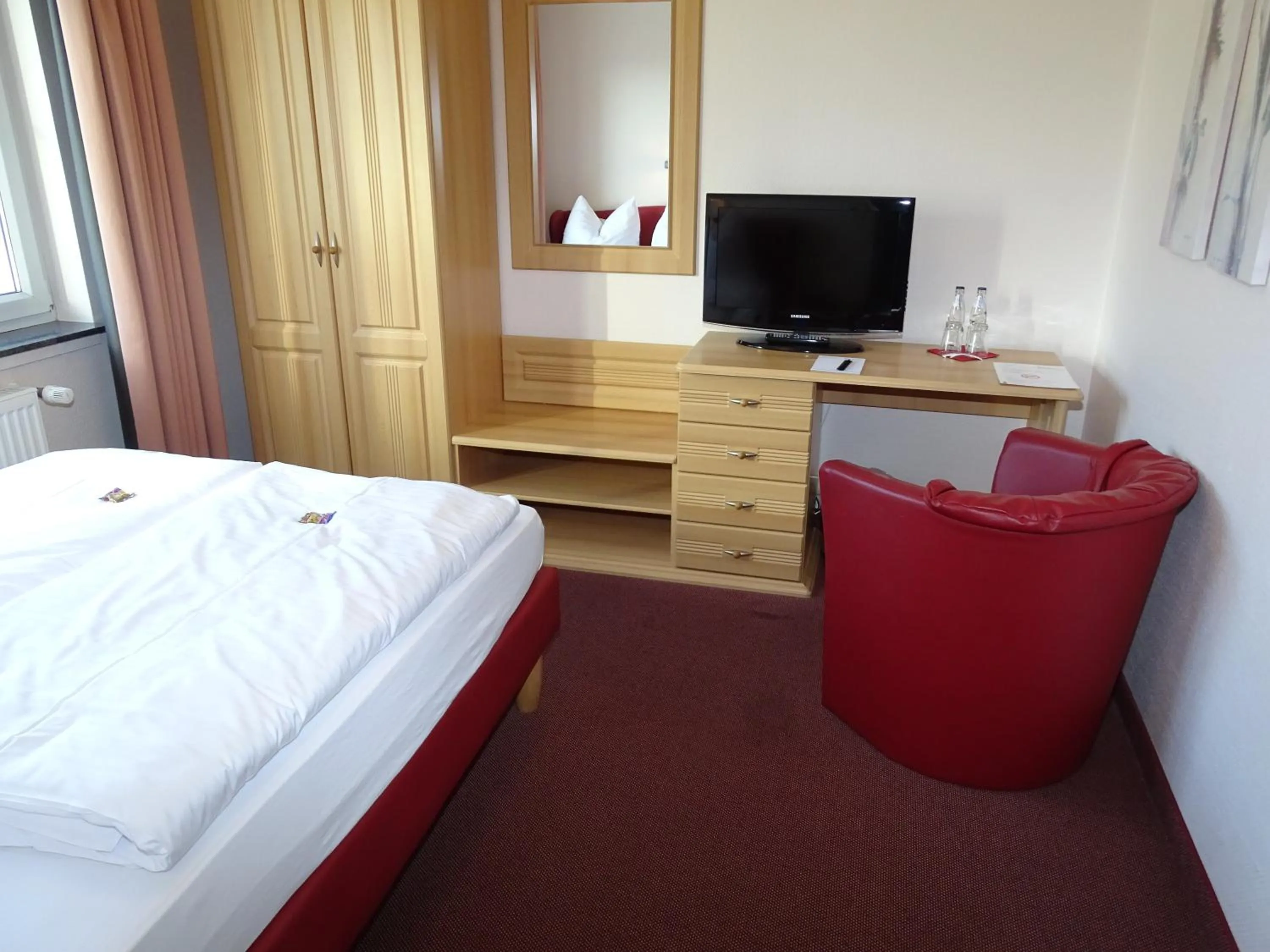 TV and multimedia, Bed in Hotel Weserschiffchen