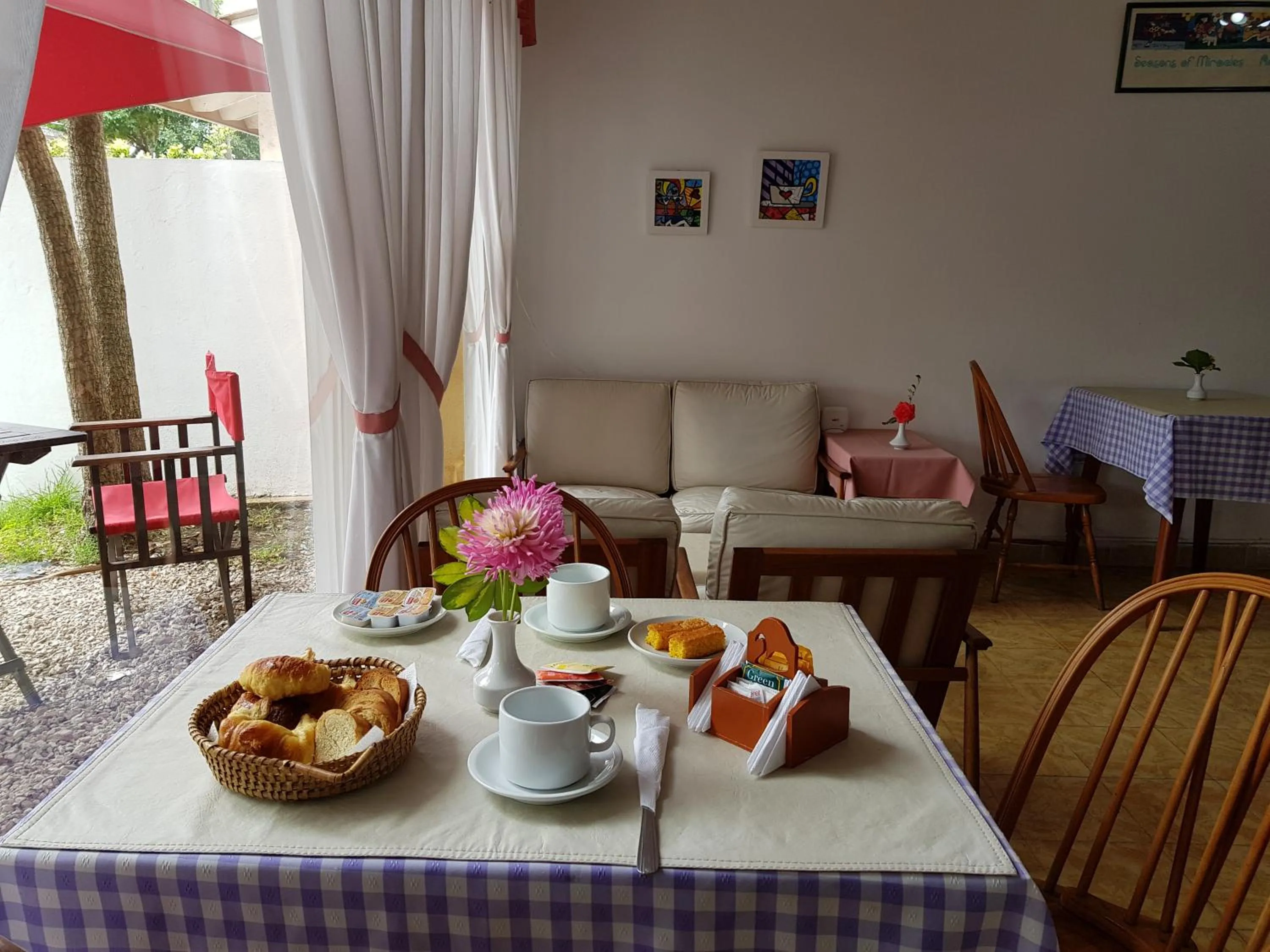 Continental breakfast in Hotel El Cisne
