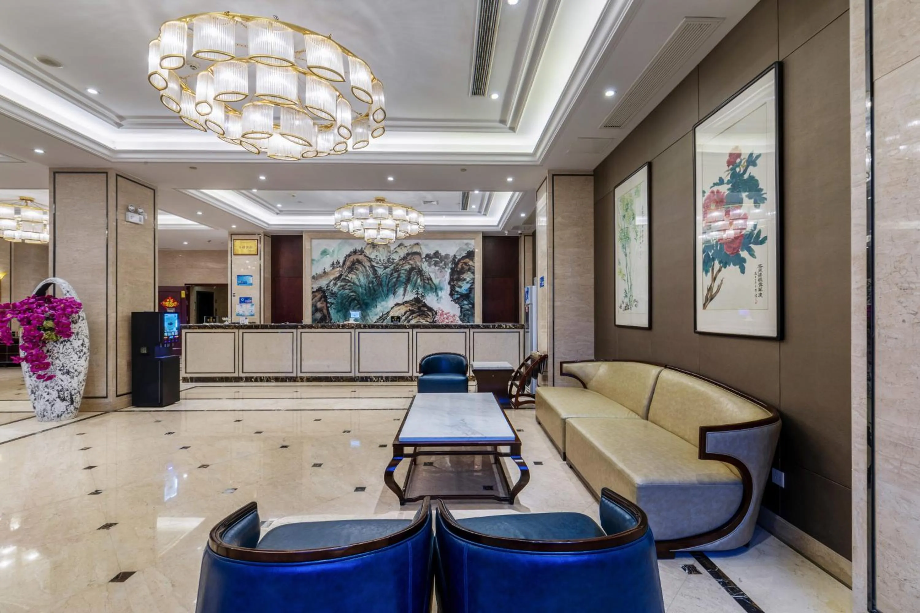 Lobby or reception in Huzhou Wealth Hotel
