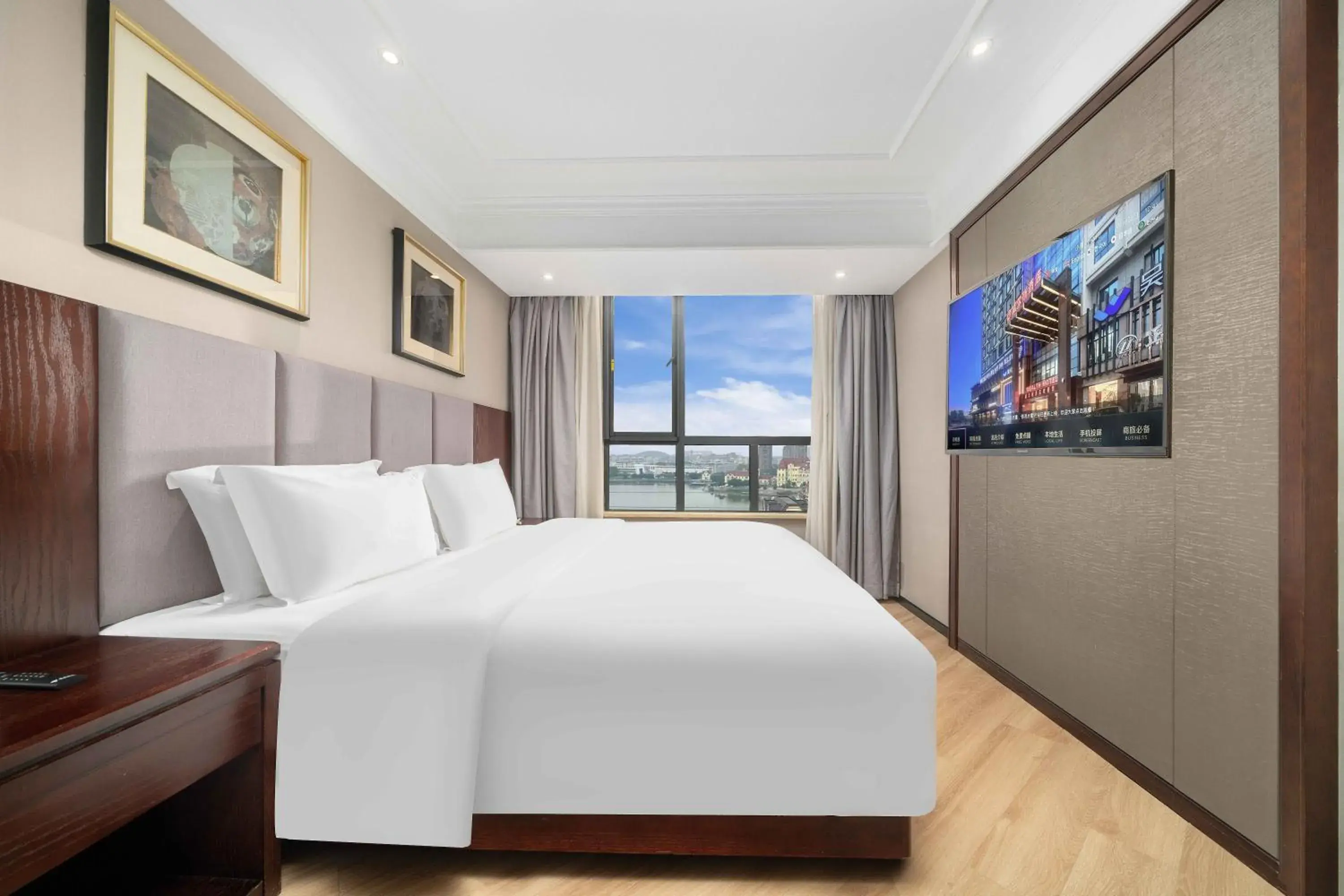 Deluxe Queen Room in Huzhou Wealth Hotel Deluxe Queen Room in Huzhou Wealth Hotel