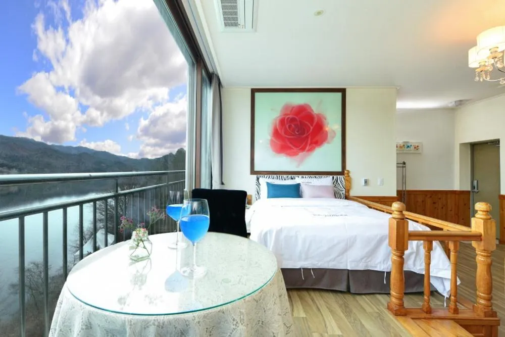 Bed in Moonlight Blue Pension