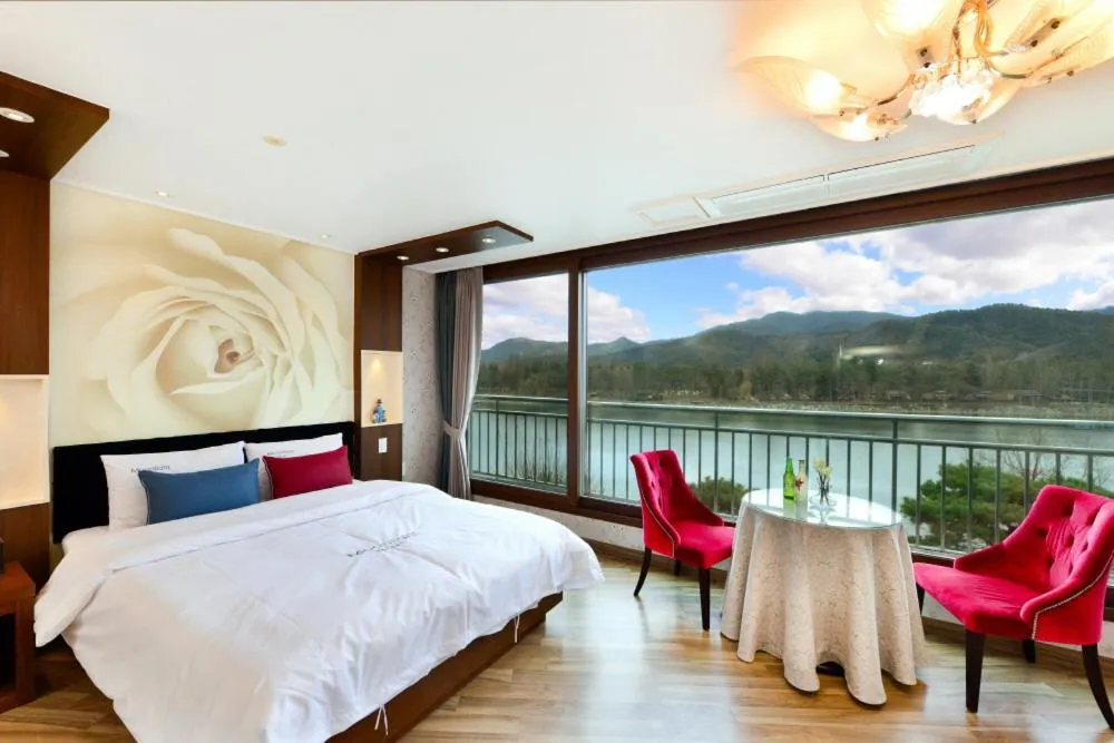 Bed in Moonlight Blue Pension