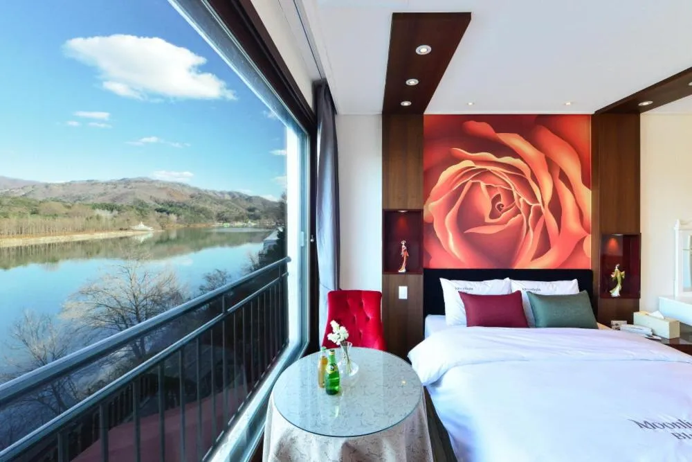 Bed in Moonlight Blue Pension