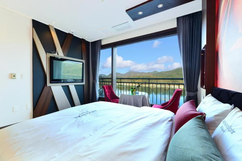 Bed in Moonlight Blue Pension