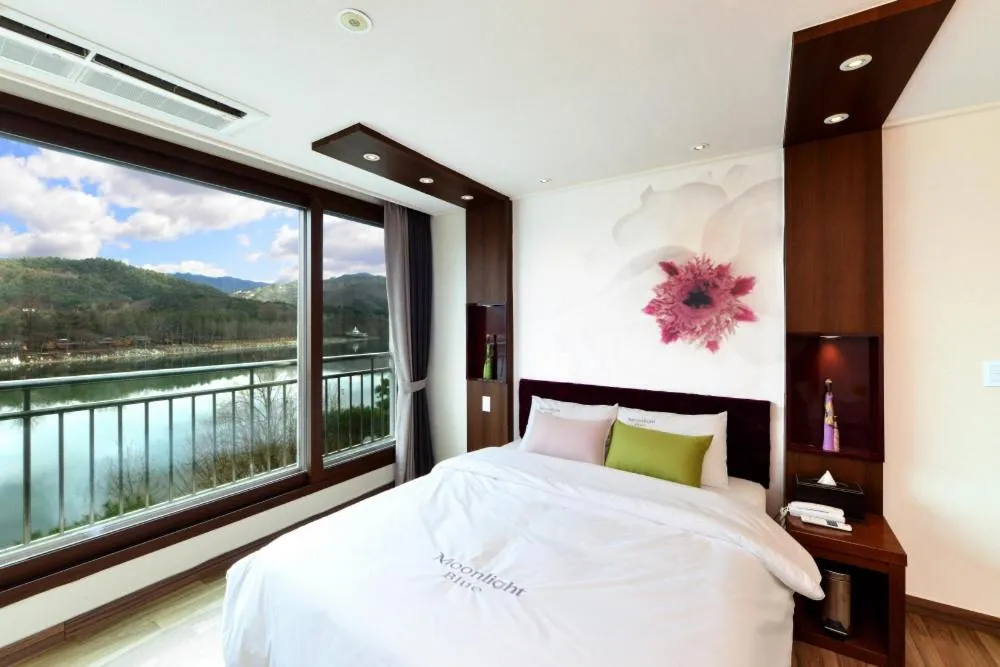 Bed in Moonlight Blue Pension