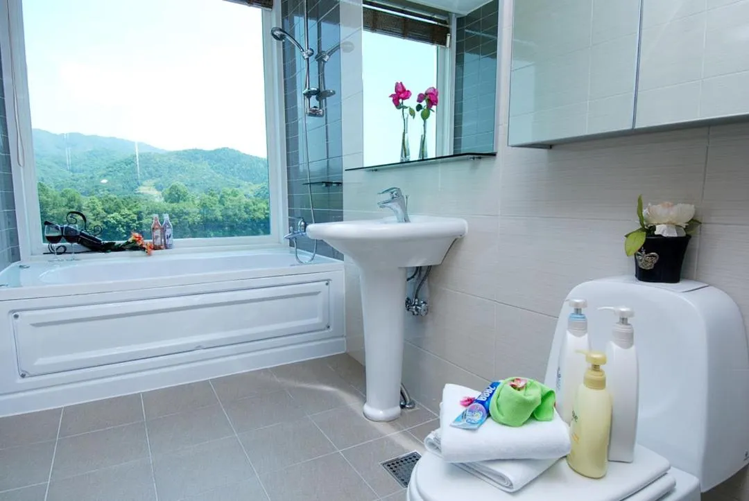 Moonlight Blue Pension